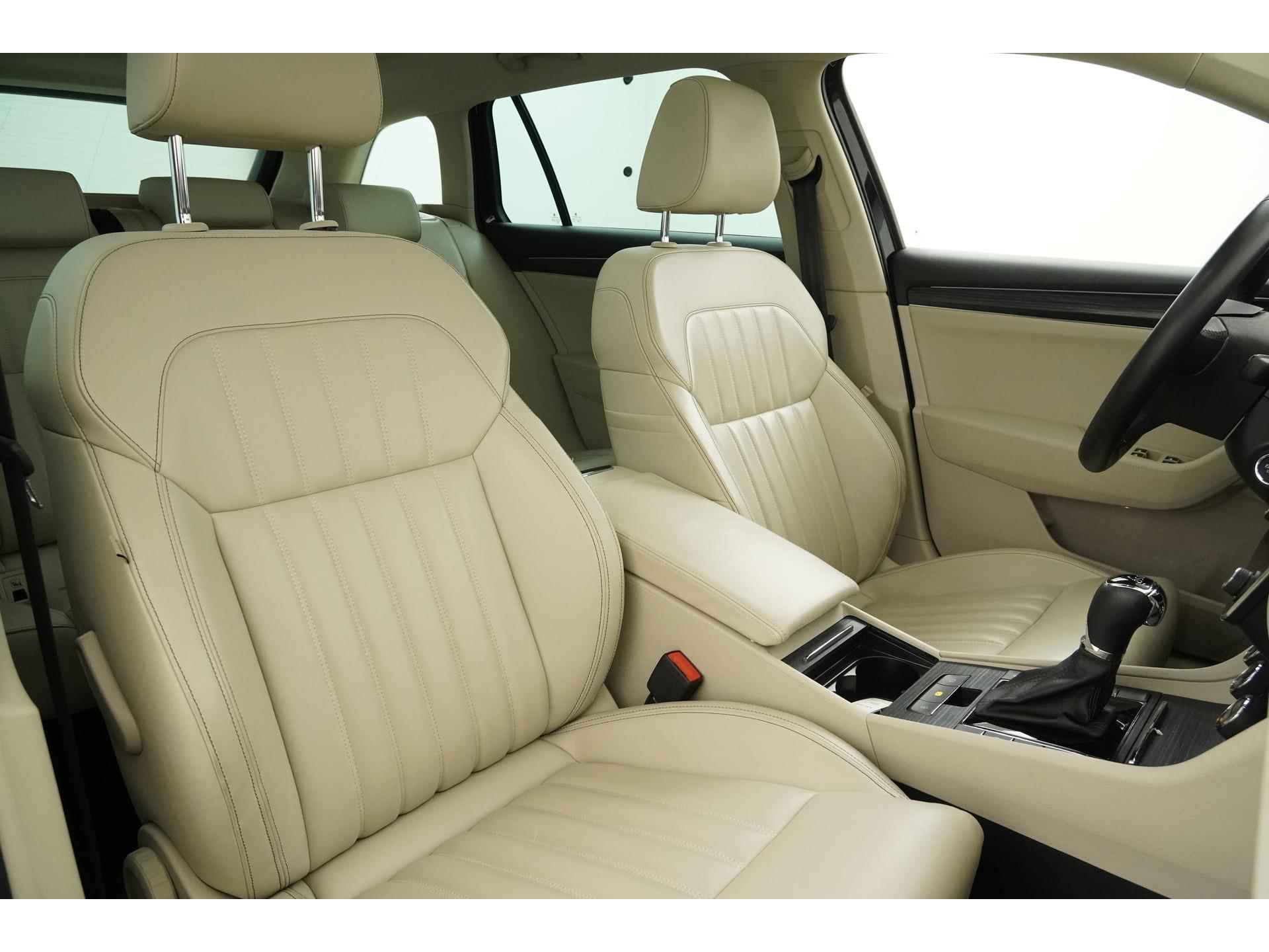 Škoda Superb Combi 1.5 TSI ACT Style DSG | Panoramadak | Leder | Memory Seats | Zondag Open! - 28/48