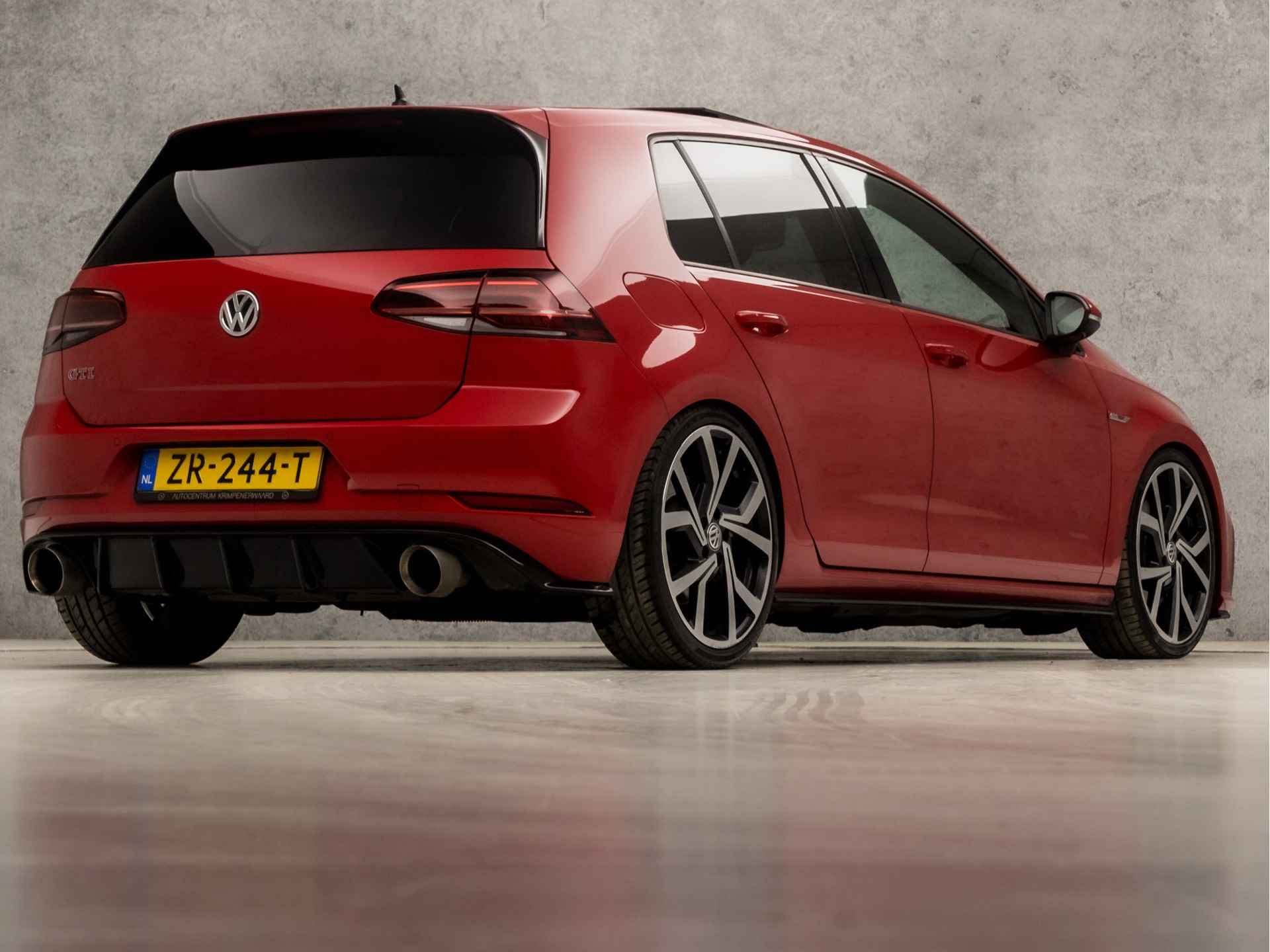 Volkswagen Golf 2.0 TSI GTI Performance 245Pk Automaat (SCHUIFDAK, DIGITAL COCKPIT, APPLE CARPLAY, GROOT NAVI, KEYLESS, SPORTSTOELEN, GETINT GLAS, ADAPTIVE CRUISE, STOELVERWARMING, MODE KNOP, NIEUWSTAAT) - 5/39