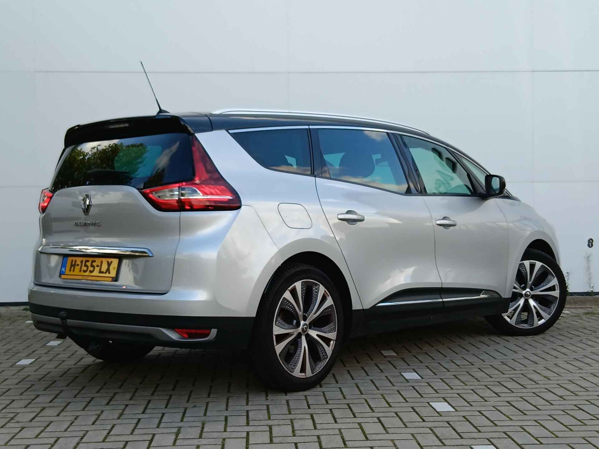 Renault Grand Scénic 1.3 TCe 158 EDC Intens 7p. / Trekhaak / 7-Persoons / Navigatie / Climate Control / Parkeersensoren / Cruise Control / Half Leder / LED - 3/36