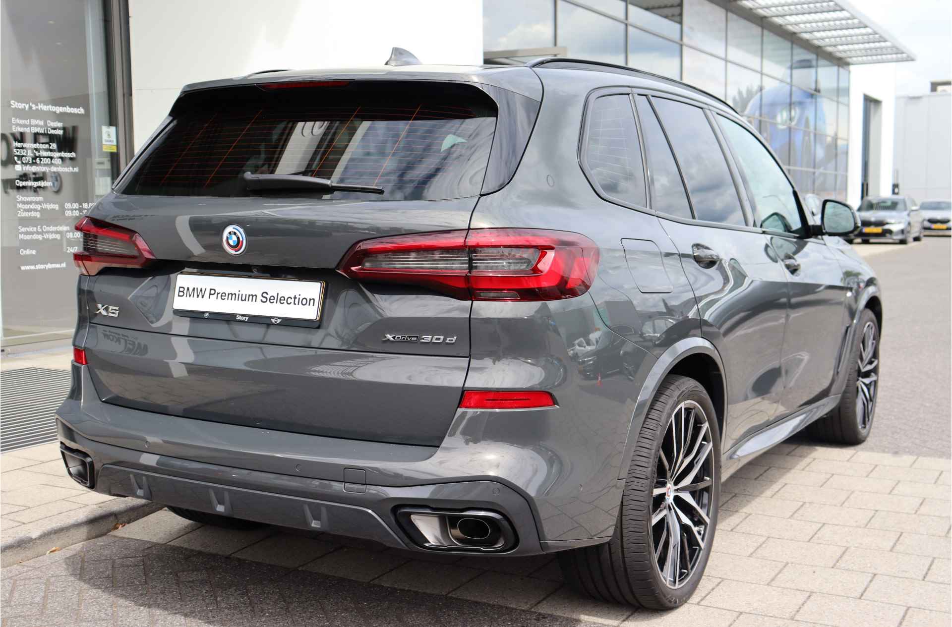 BMW X5 xDrive30d High Executive M Sport Automaat / BMW M 50 Jahre uitvoering / Panoramadak / Adaptief M Onderstel / Trekhaak / Active Steering / Parking Assistant Plus / Comfort Access - 8/23