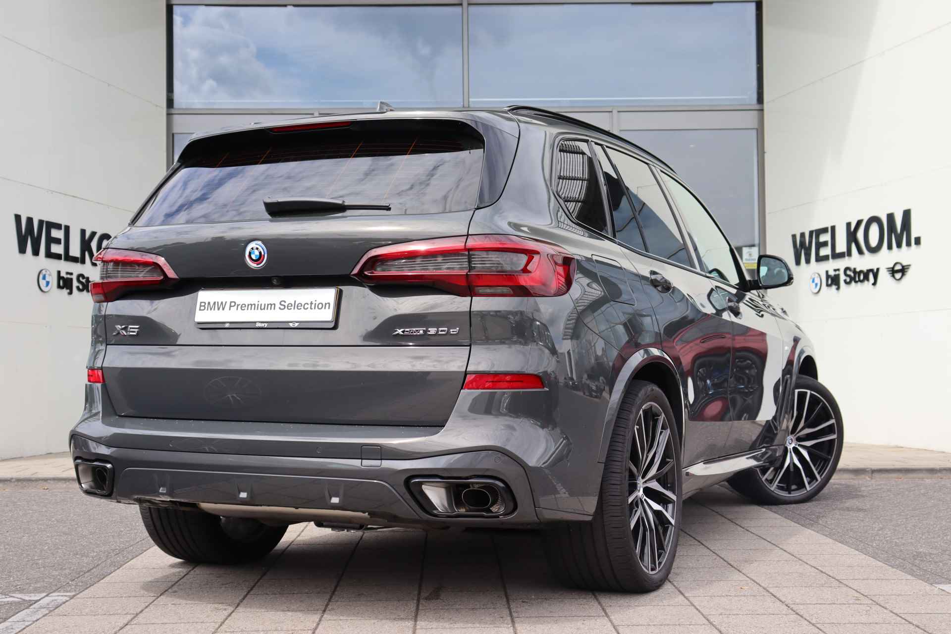 BMW X5 xDrive30d High Executive M Sport Automaat / BMW M 50 Jahre uitvoering / Panoramadak / Adaptief M Onderstel / Trekhaak / Active Steering / Parking Assistant Plus / Comfort Access - 11/23