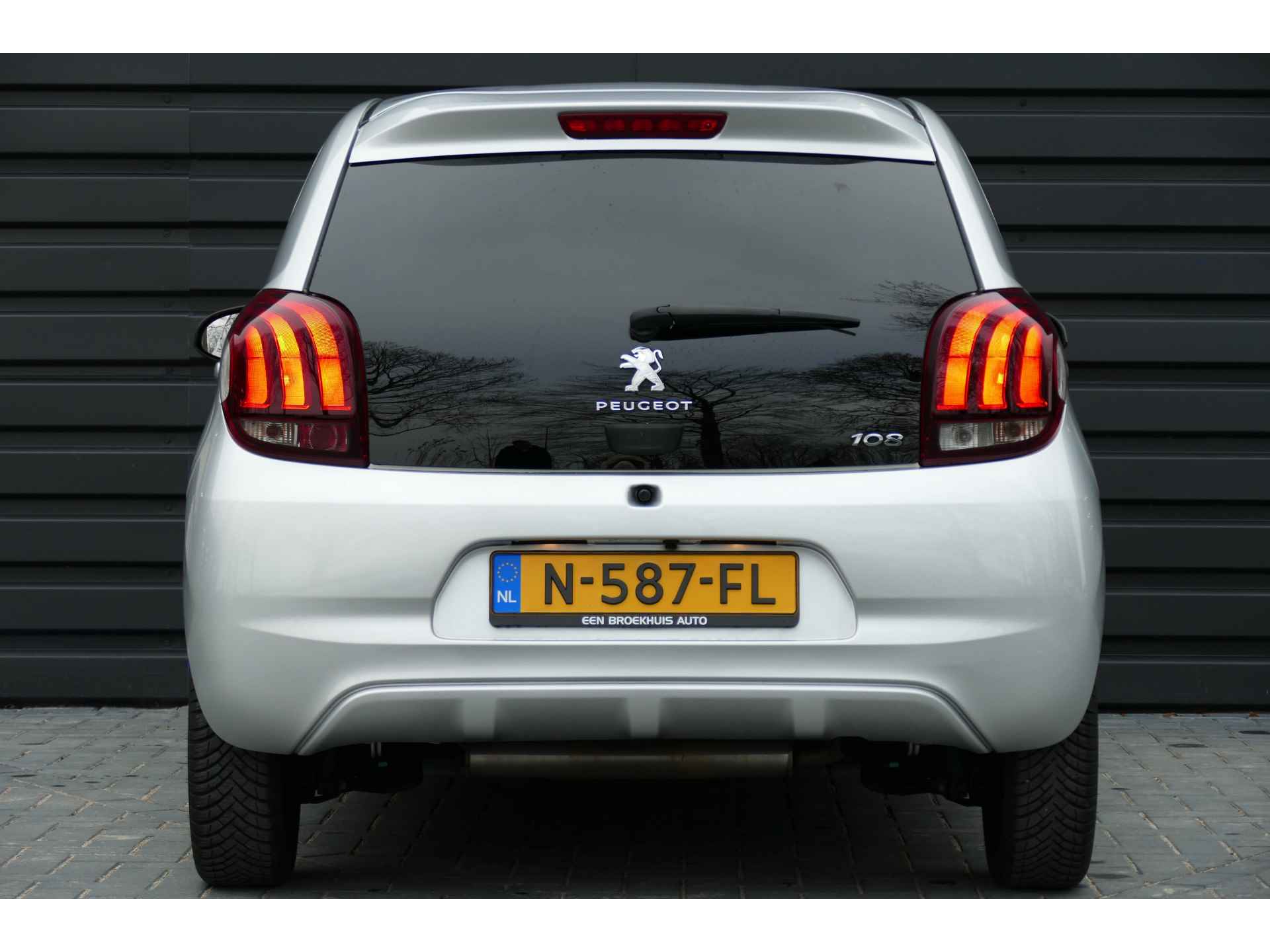 Peugeot 1.0 E-VTI 72PK 5-DRS ALLURE / NAVI / LED / CLIMA / 15"LMV / CAMERA / BLUETOOOTH / 2E EIGENAAR / NIEUWSTAAT !! - 5/26