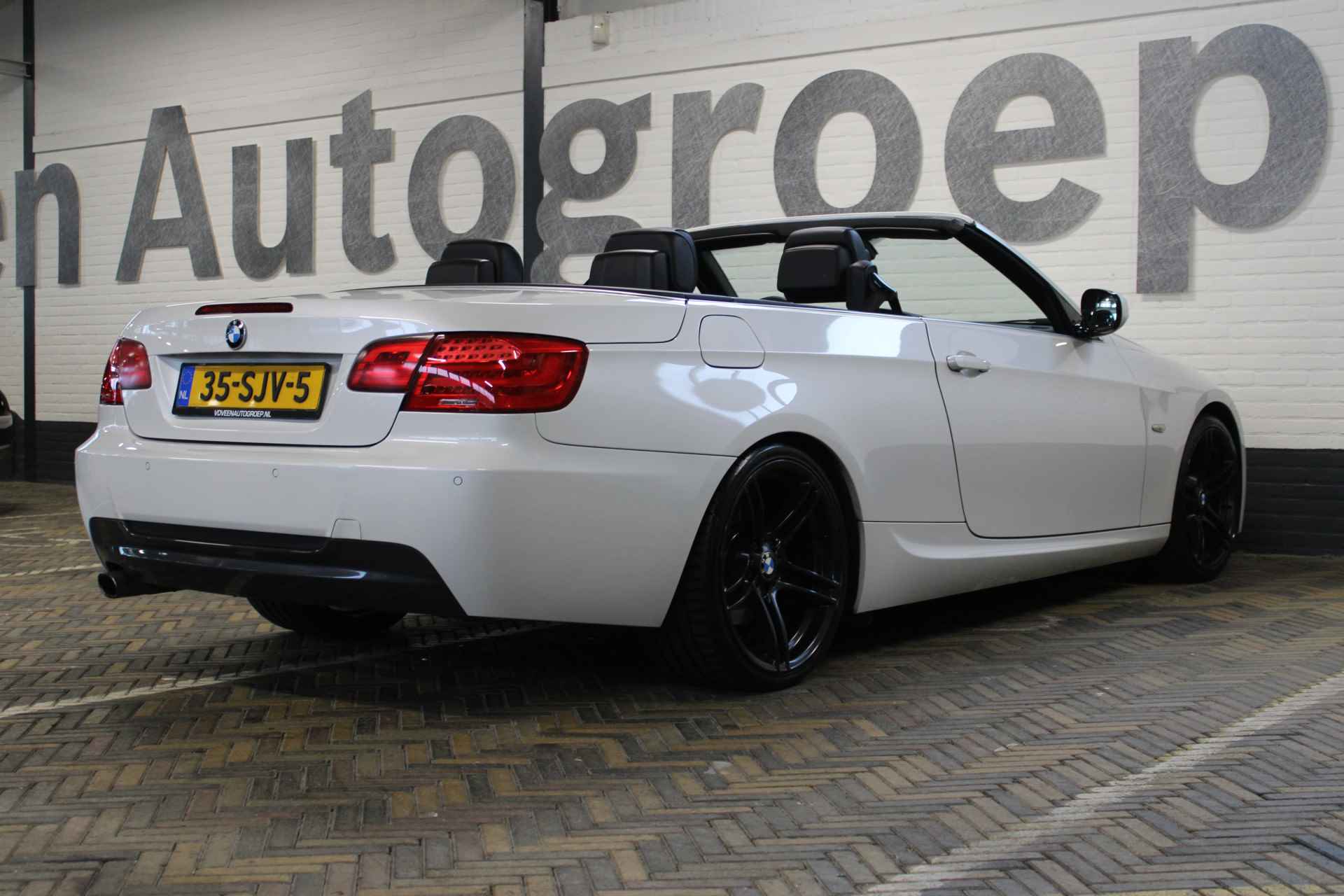 BMW 3 Serie Cabrio 320i Sport Edition M-sport | Hard top | Cruise control | Climate control | Bluetooth | M-sport pakket | Harman/Kardon audio | Memory seat | Parelmoer | - 4/66