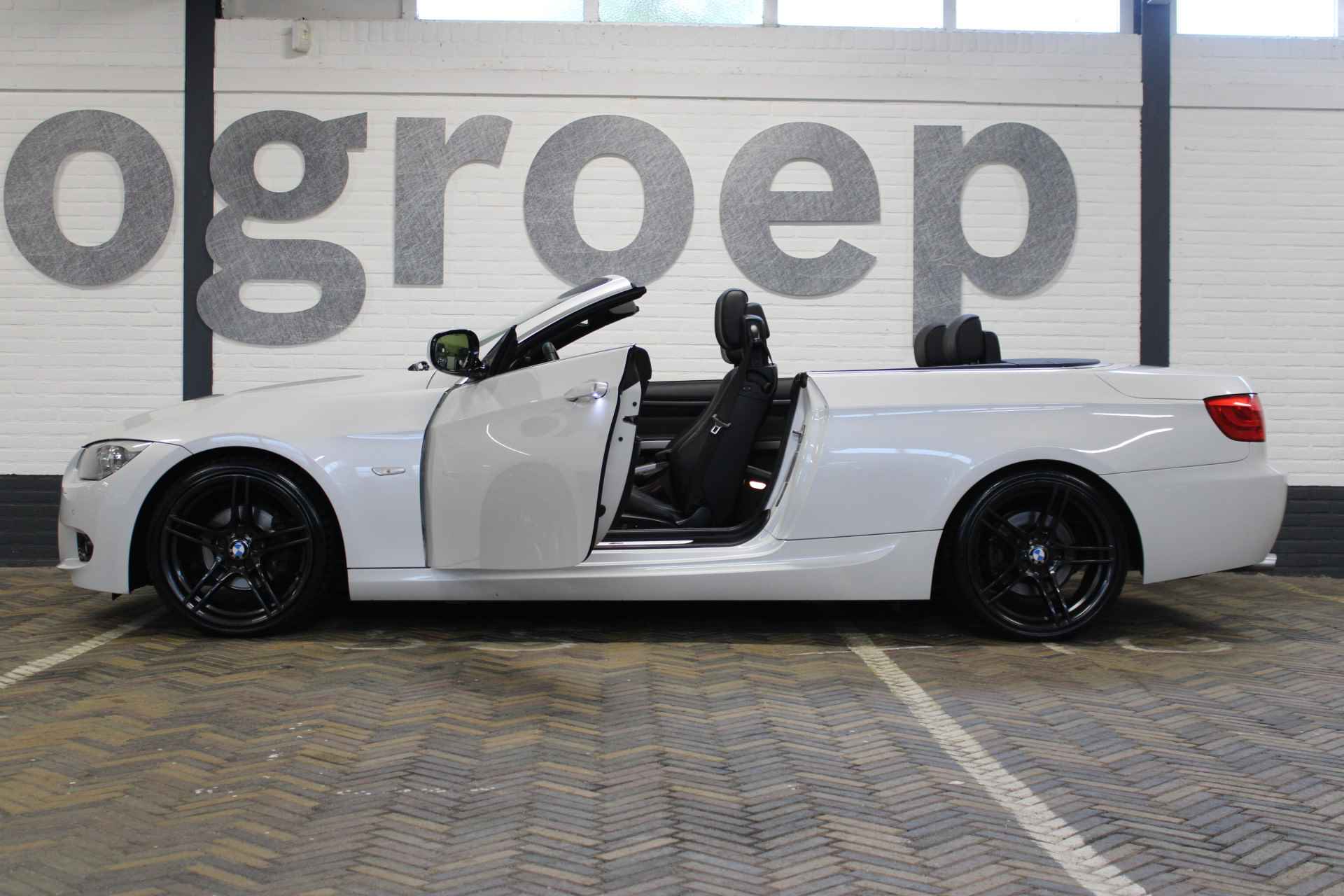 BMW 3 Serie Cabrio 320i Sport Edition M-sport | Hard top | Cruise control | Climate control | Bluetooth | M-sport pakket | Harman/Kardon audio | Memory seat | Parelmoer | - 22/66