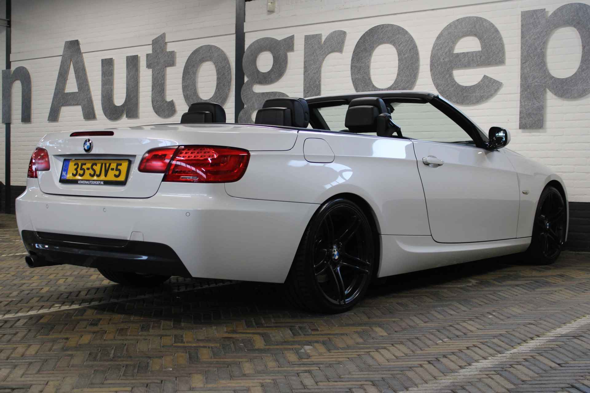 BMW 3 Serie Cabrio 320i Sport Edition M-sport | Hard top | Cruise control | Climate control | Bluetooth | M-sport pakket | Harman/Kardon audio | Memory seat | Parelmoer | - 32/66