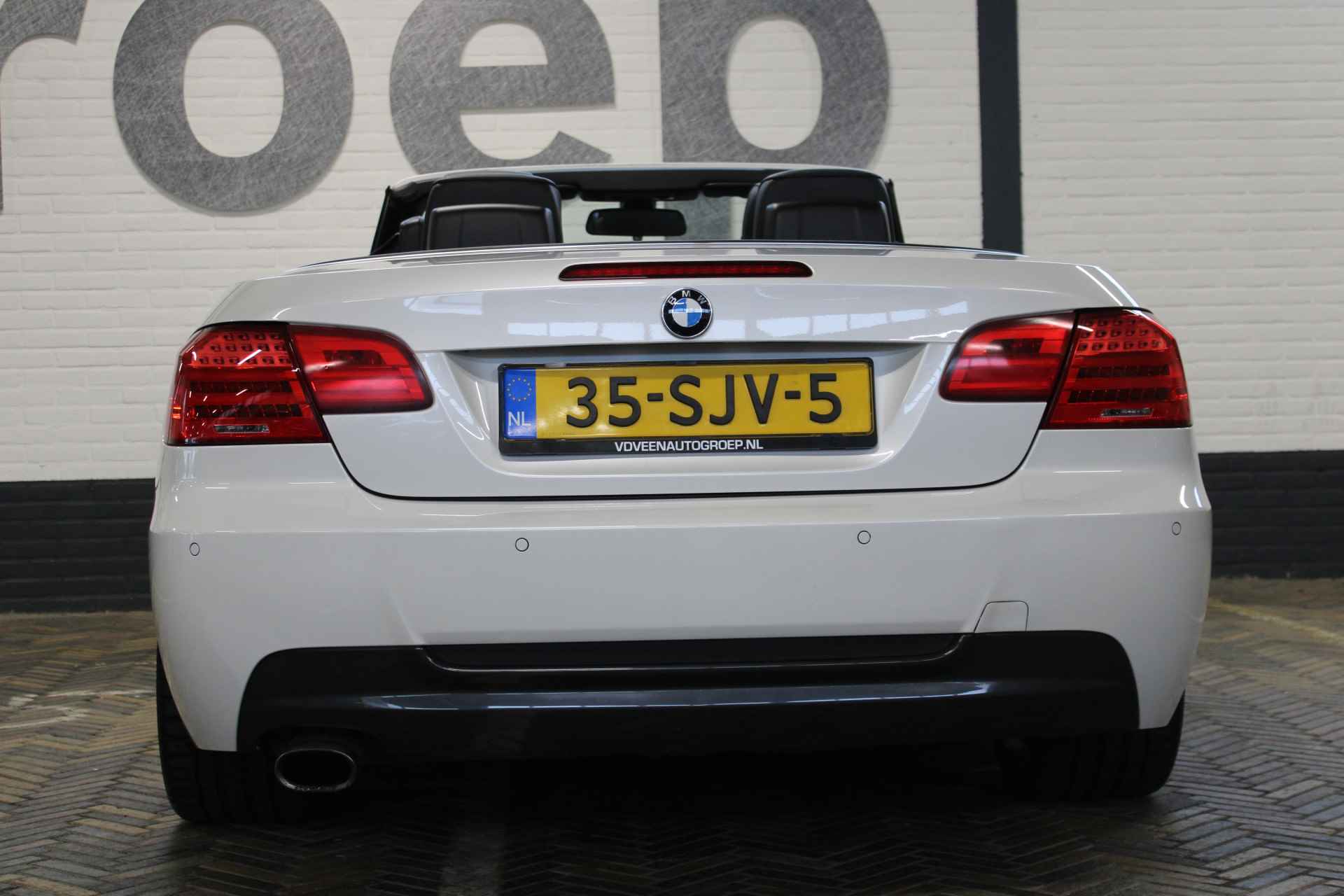 BMW 3 Serie Cabrio 320i Sport Edition M-sport | Hard top | Cruise control | Climate control | Bluetooth | M-sport pakket | Harman/Kardon audio | Memory seat | Parelmoer | - 33/66