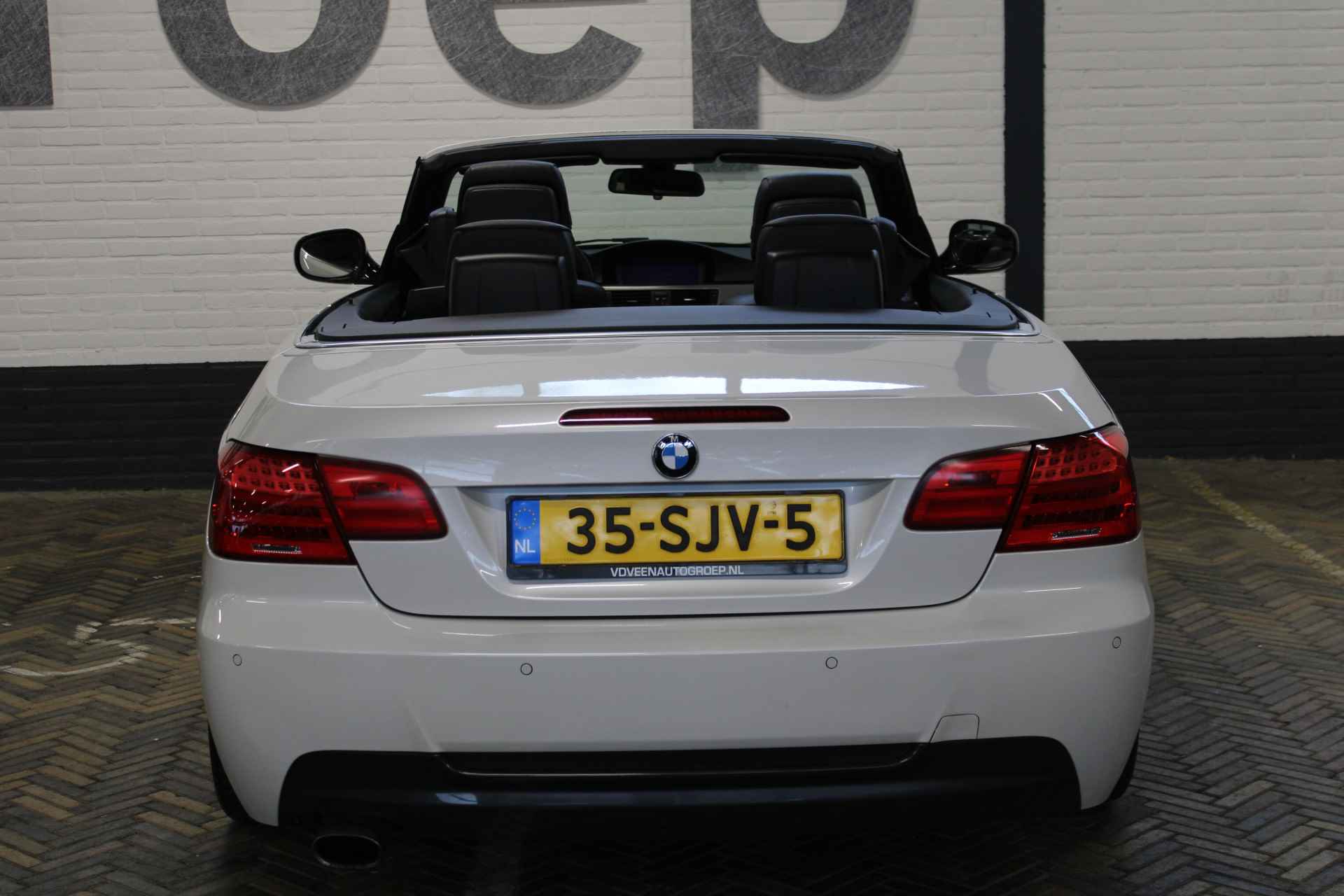 BMW 3 Serie Cabrio 320i Sport Edition M-sport | Hard top | Cruise control | Climate control | Bluetooth | M-sport pakket | Harman/Kardon audio | Memory seat | Parelmoer | - 34/66