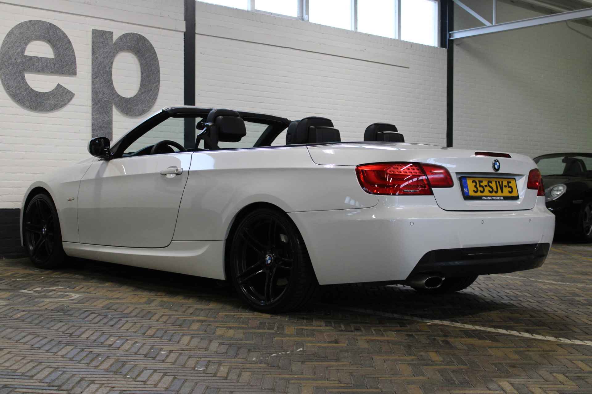 BMW 3 Serie Cabrio 320i Sport Edition M-sport | Hard top | Cruise control | Climate control | Bluetooth | M-sport pakket | Harman/Kardon audio | Memory seat | Parelmoer | - 35/66