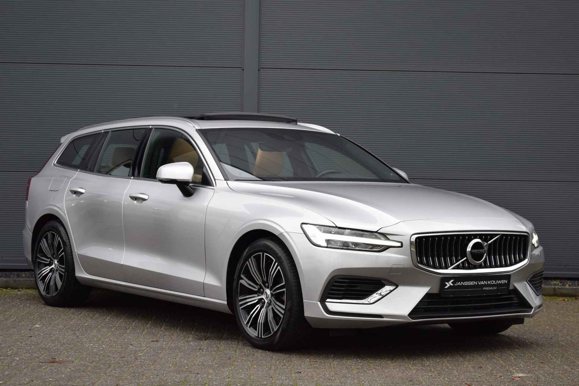 Volvo V60 2.0 T8 Twin Engine AWD Inscription / Leder / Schuifdak / Stoel/Stuurverwarming - 3/60