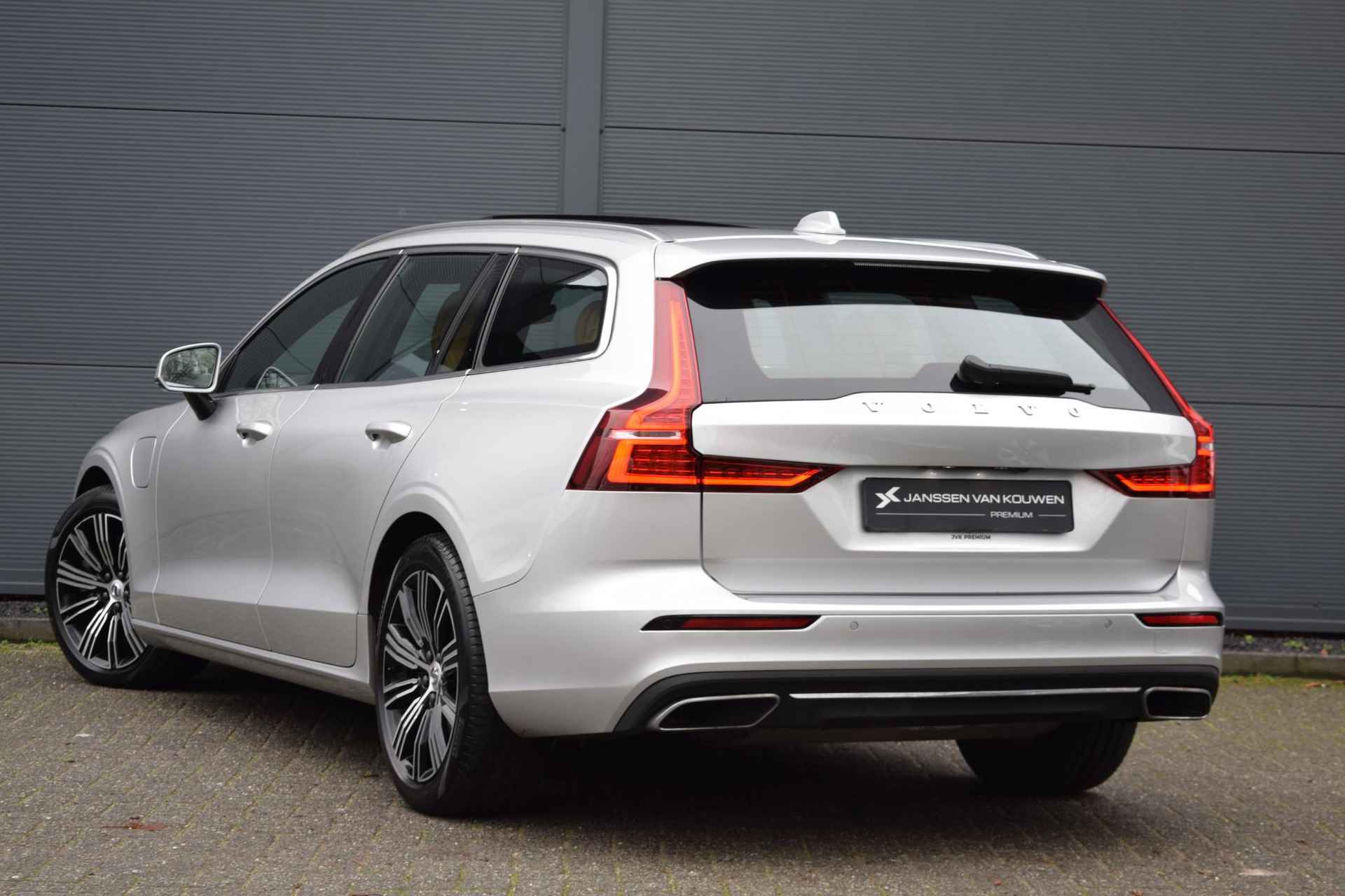 Volvo V60 2.0 T8 Twin Engine AWD Inscription / Leder / Schuifdak / Stoel/Stuurverwarming - 4/60