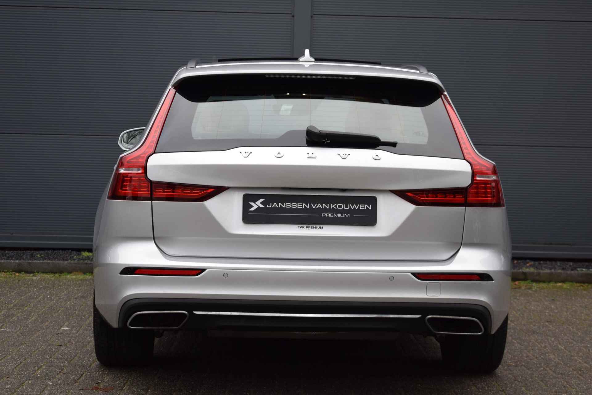 Volvo V60 2.0 T8 Twin Engine AWD Inscription / Leder / Schuifdak / Stoel/Stuurverwarming - 5/60