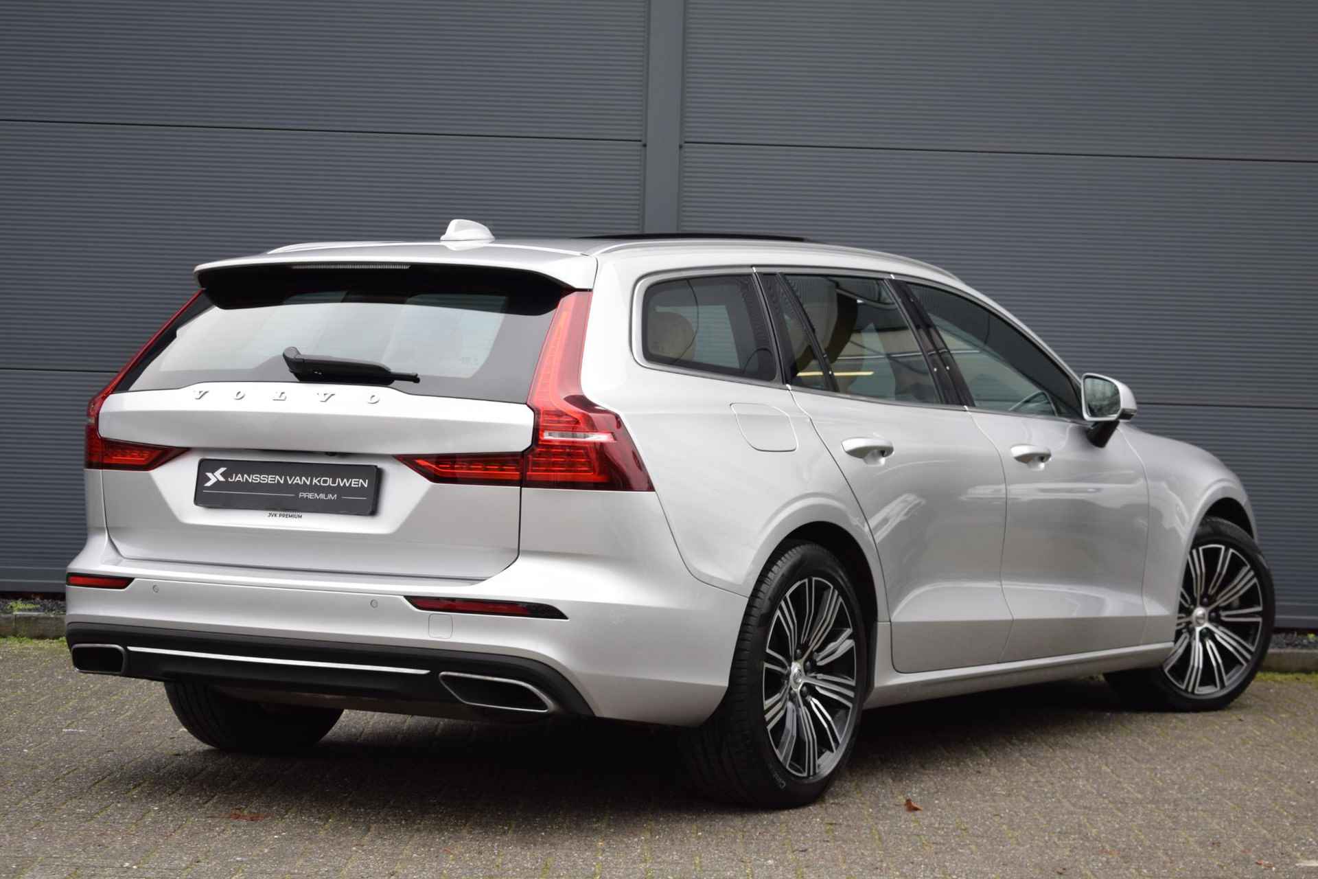 Volvo V60 2.0 T8 Twin Engine AWD Inscription / Leder / Schuifdak / Stoel/Stuurverwarming - 6/60