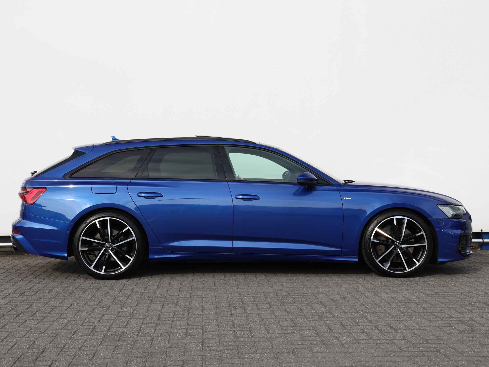 Audi A6 Avant 55 TFSI quattro S line 340pk | Luchtvering | Vierwielsturing | Pano | B&O | Trekhaak | Keyless | 360° camera | Stoelverwarming v+a | Elek. stoelelen | 21" Velgen | HD Matrix LED - 2/58