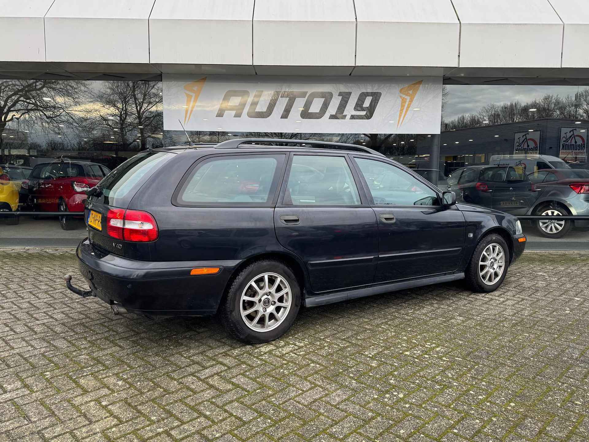 Volvo V40 1.8 Europa - 2/14