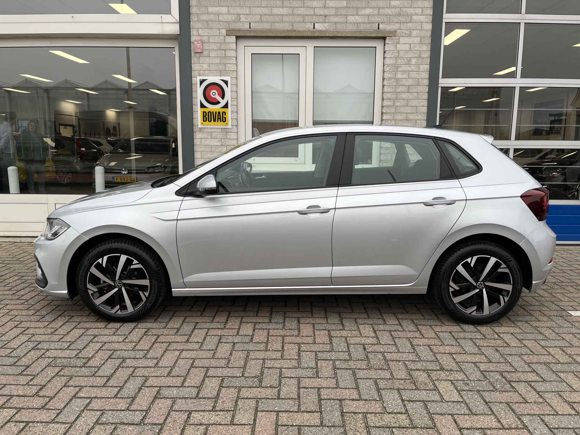 Volkswagen Polo 1.0 TSI Life / ADAPT. CRUISE/ DIGITAL DASH/ PARK. SENSOREN/ NAVI/ APP-CONNECT/ AIRCO/ 16"LMV - 3/35