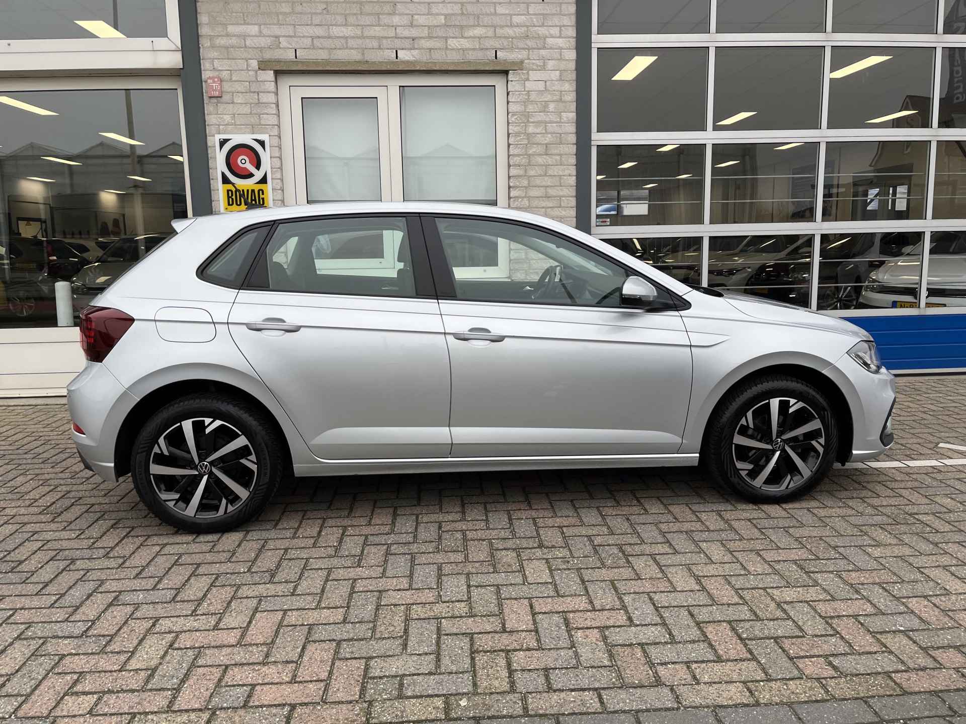 Volkswagen Polo 1.0 TSI Life / ADAPT. CRUISE/ DIGITAL DASH/ PARK. SENSOREN/ NAVI/ APP-CONNECT/ AIRCO/ 16"LMV - 31/35