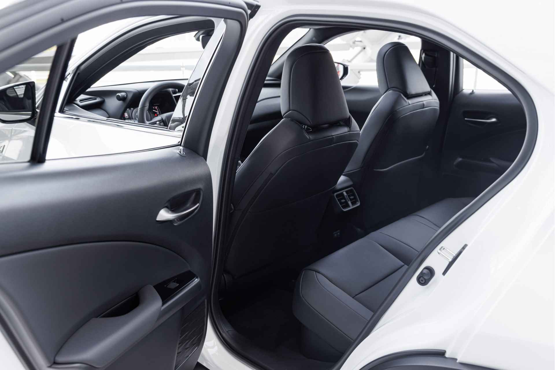 Lexus UX 250h F Sport Design | F-Sport | Stoelverwarming | Apple Carplay | - 13/45
