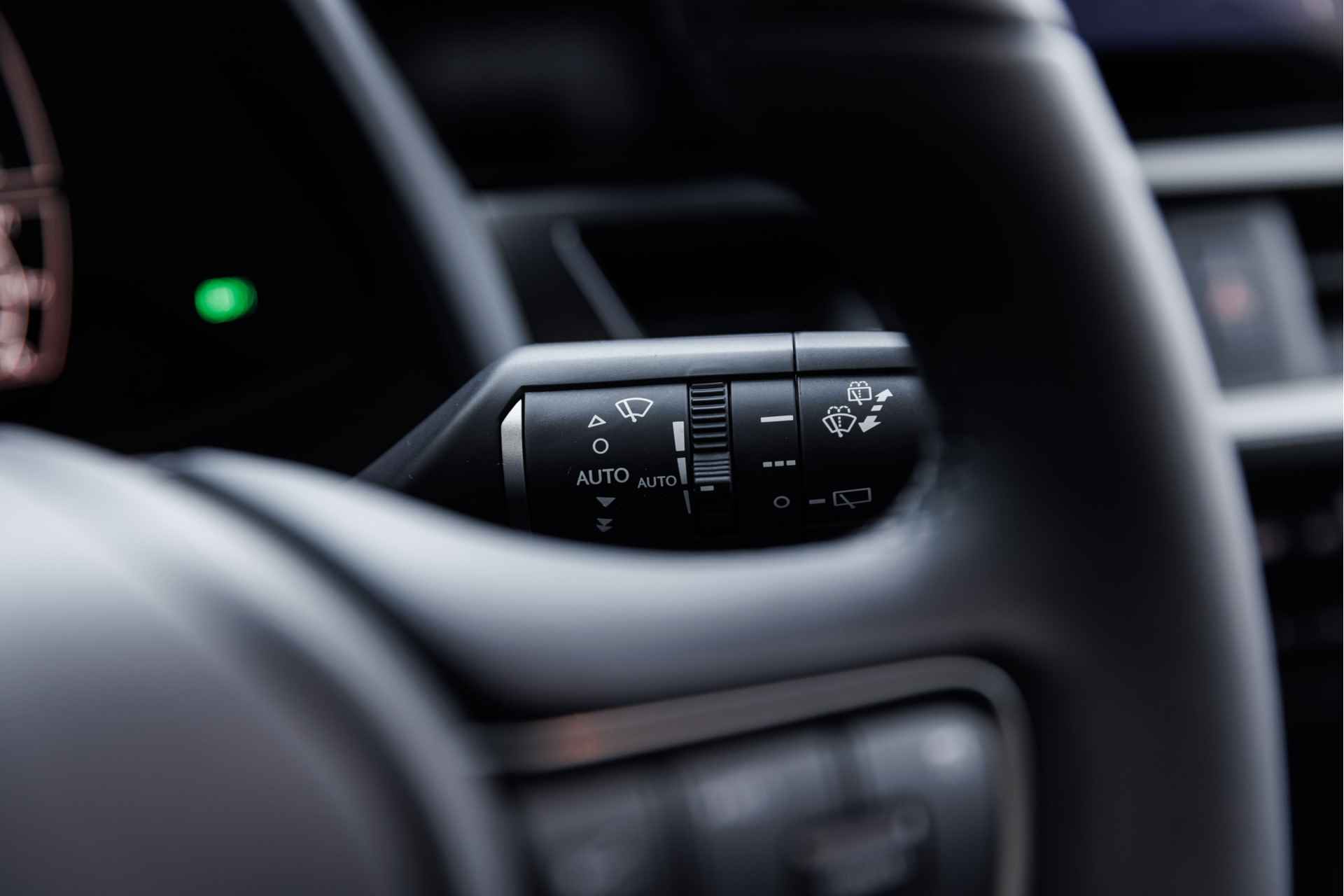 Lexus UX 250h F Sport Design | F-Sport | Stoelverwarming | Apple Carplay | - 17/45