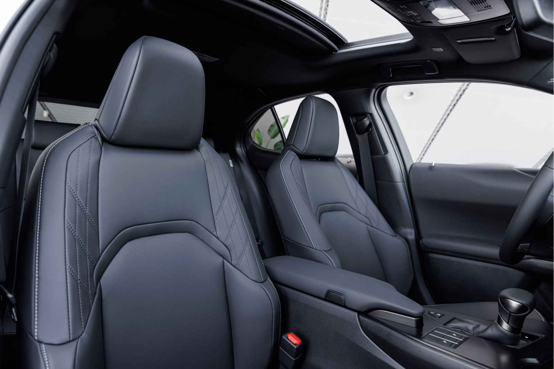 Lexus UX 250h F Sport Design | F-Sport | Stoelverwarming | Apple Carplay | - 22/45