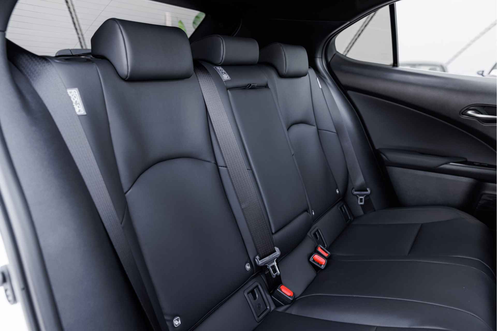 Lexus UX 250h F Sport Design | F-Sport | Stoelverwarming | Apple Carplay | - 23/45