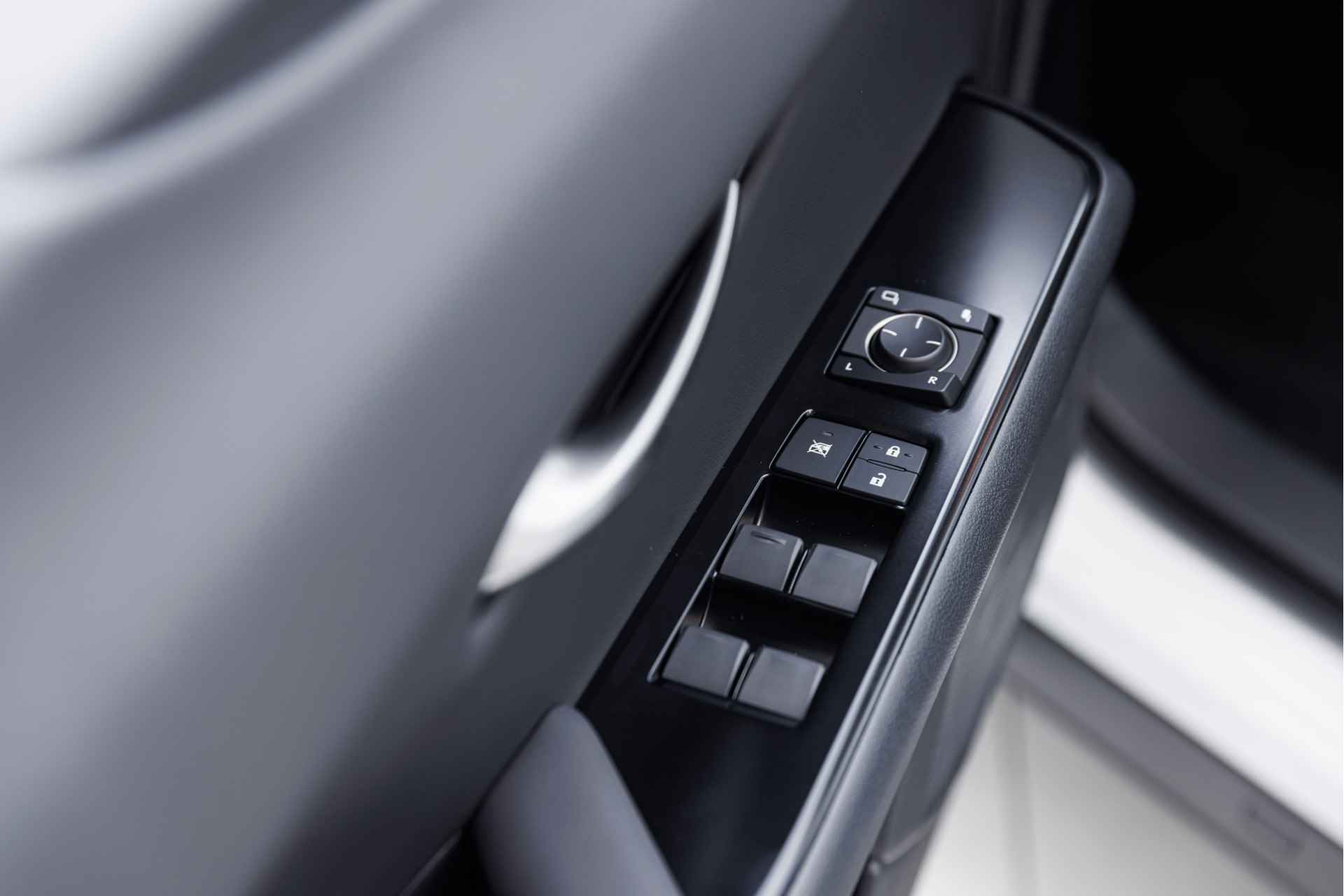 Lexus UX 250h F Sport Design | F-Sport | Stoelverwarming | Apple Carplay | - 25/45
