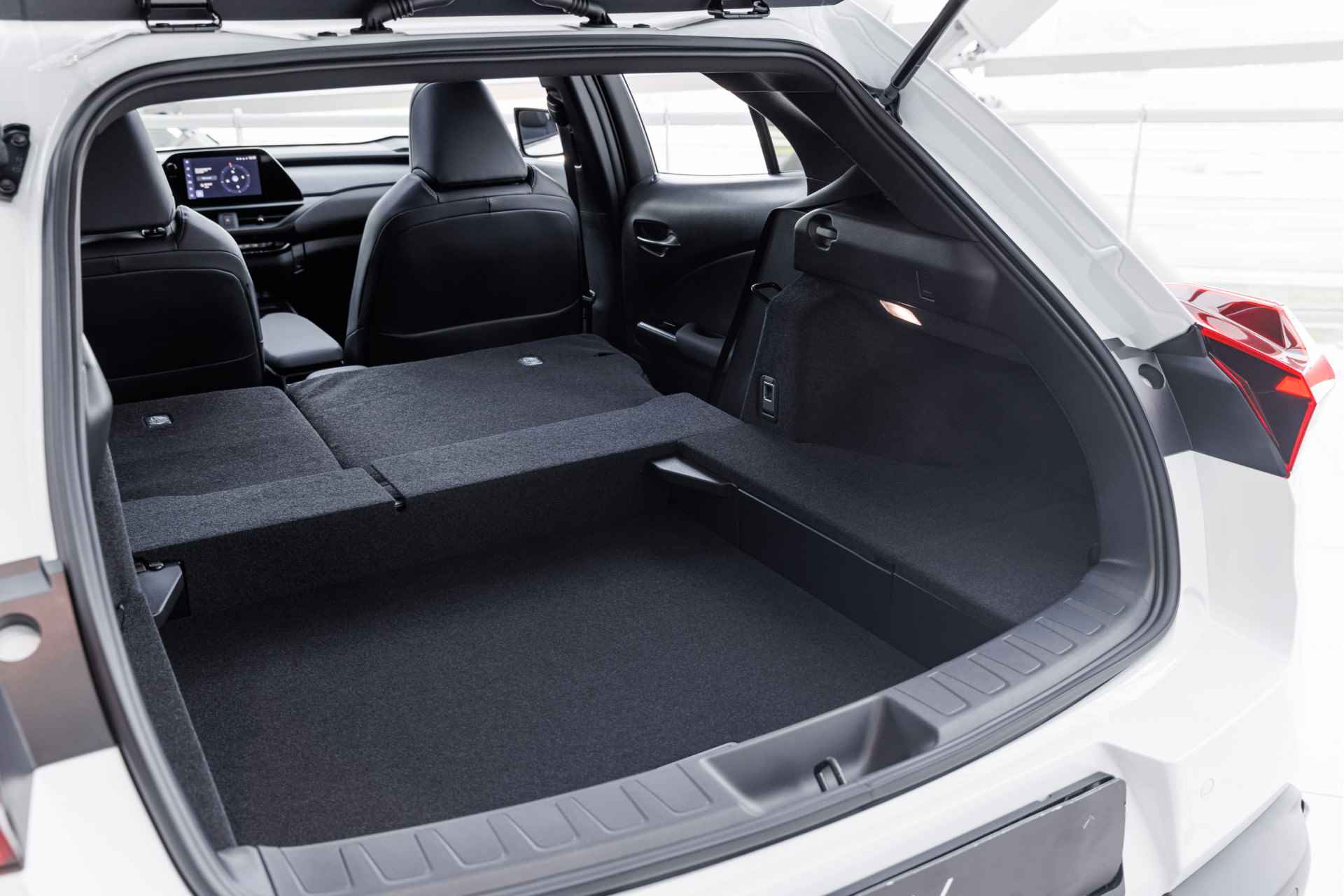 Lexus UX 250h F Sport Design | F-Sport | Stoelverwarming | Apple Carplay | - 32/45