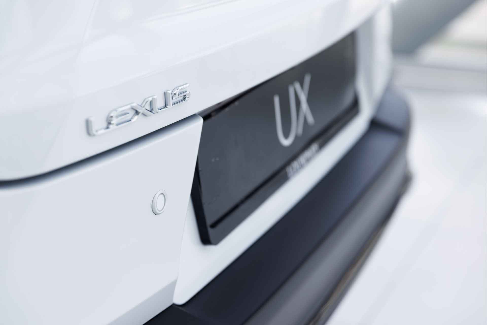 Lexus UX 250h F Sport Design | F-Sport | Stoelverwarming | Apple Carplay | - 38/45