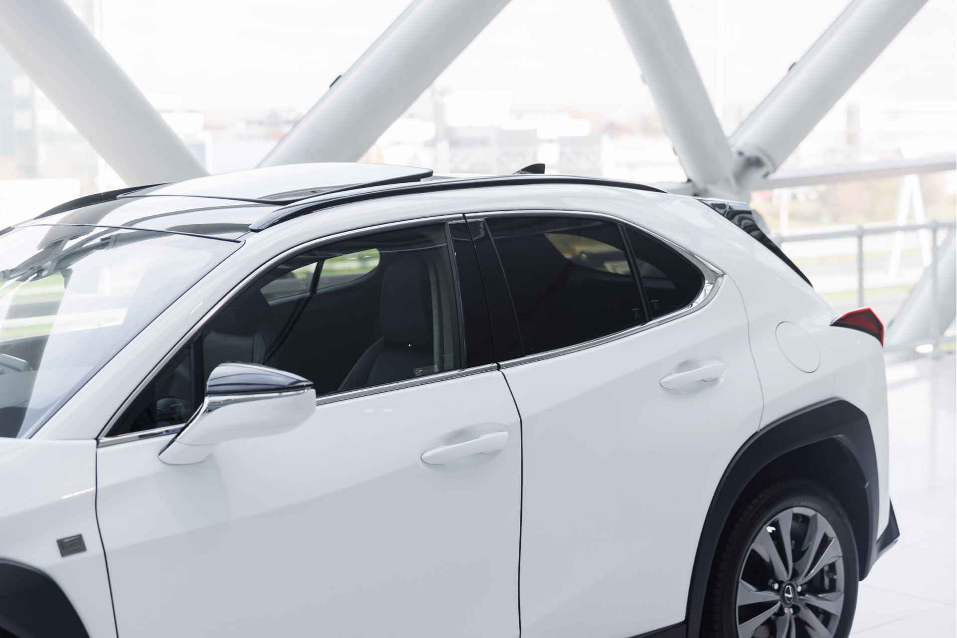 Lexus UX 250h F Sport Design | F-Sport | Stoelverwarming | Apple Carplay | - 39/45