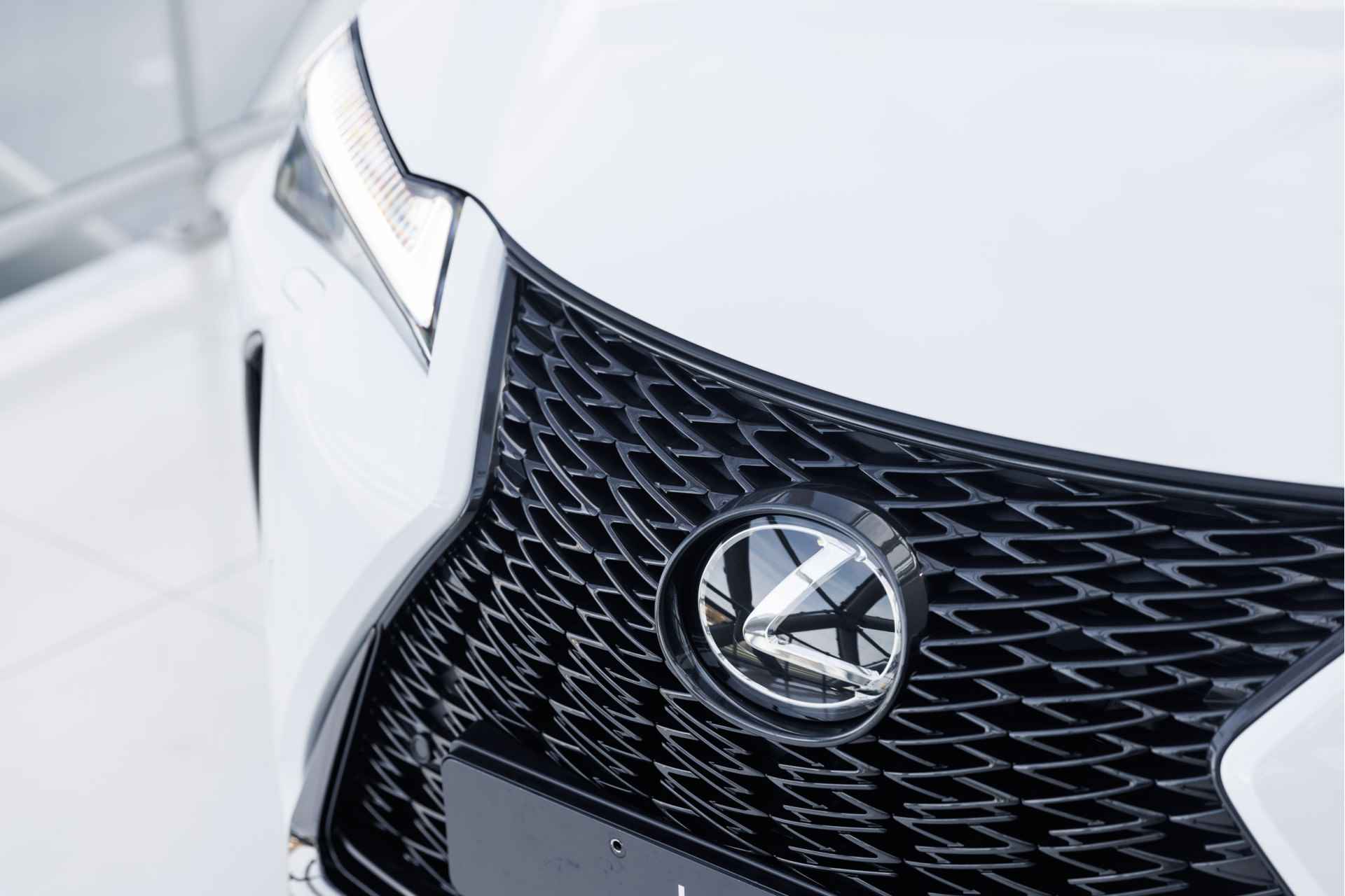 Lexus UX 250h F Sport Design | F-Sport | Stoelverwarming | Apple Carplay | - 40/45