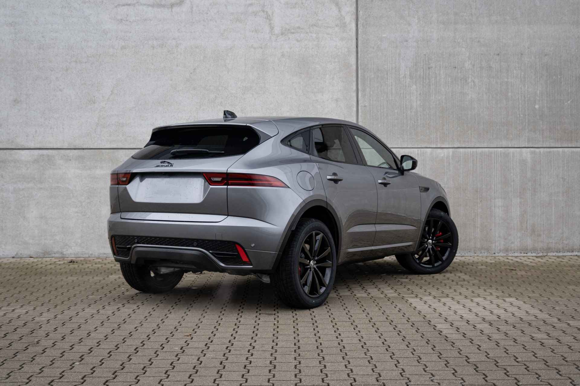 Jaguar E-Pace 1.5 P270e AWD R-Dynamic SE - 4/32