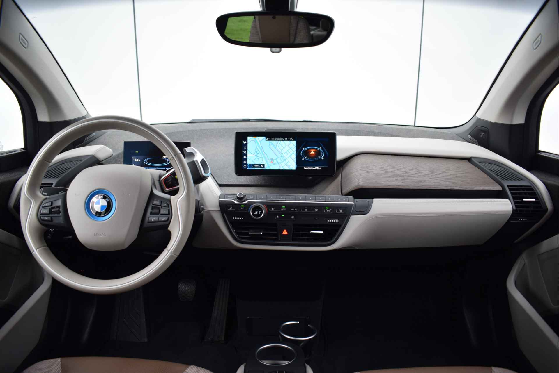 BMW i3 Executive / Achteruitrijcamera / Comfort Access / Navigatie Professional / Park Assistant / Stoelverwarming - 4/23