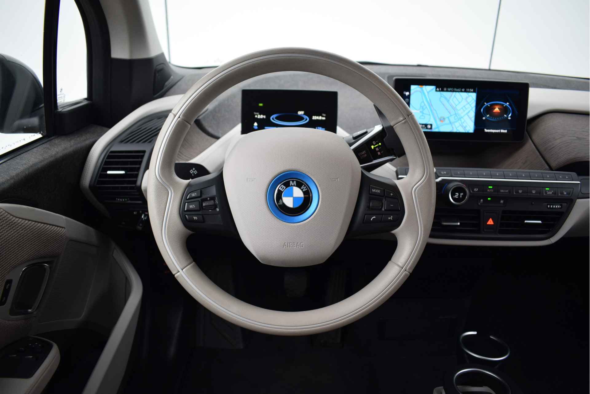 BMW i3 Executive / Achteruitrijcamera / Comfort Access / Navigatie Professional / Park Assistant / Stoelverwarming - 14/23