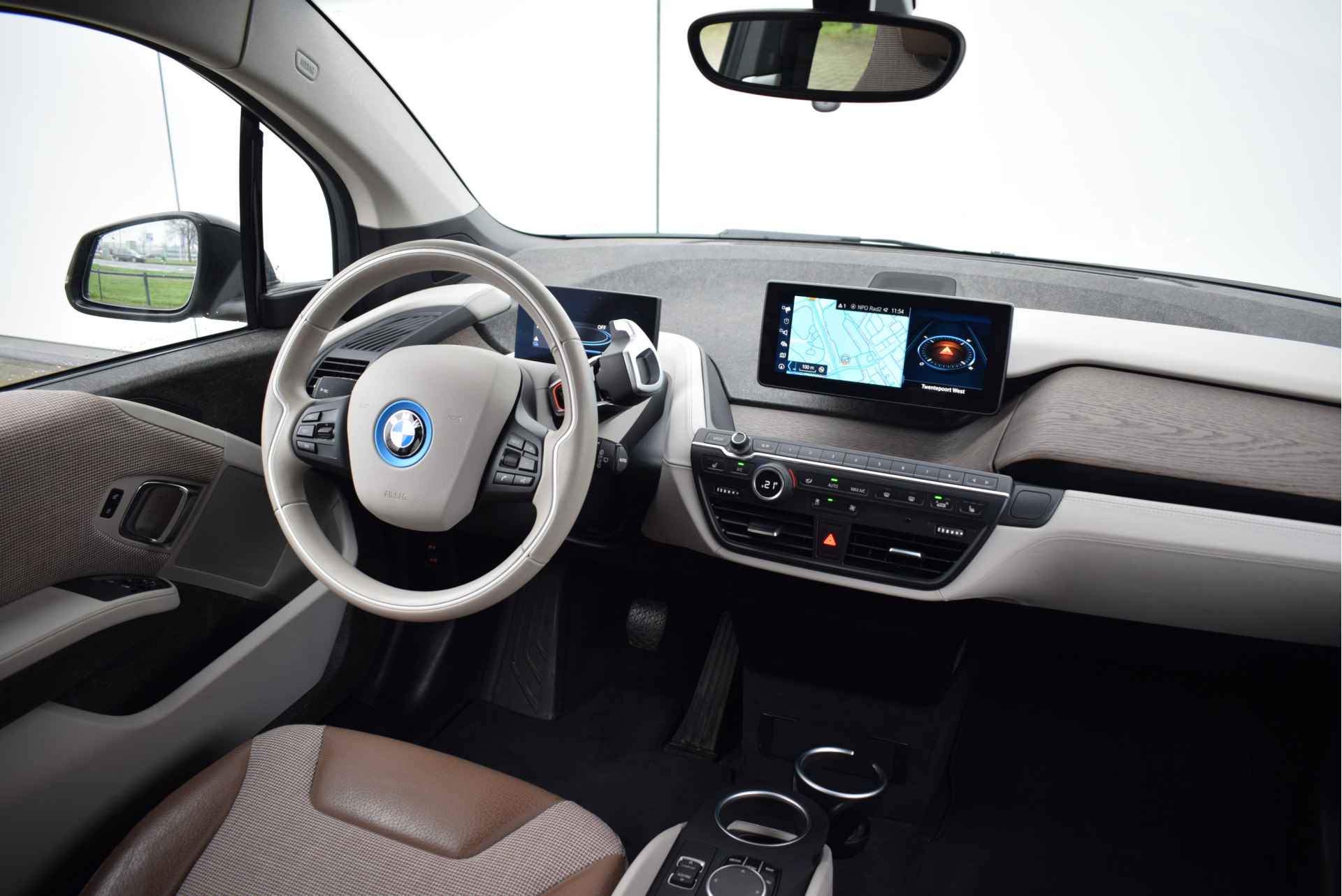 BMW i3 Executive / Achteruitrijcamera / Comfort Access / Navigatie Professional / Park Assistant / Stoelverwarming - 15/23