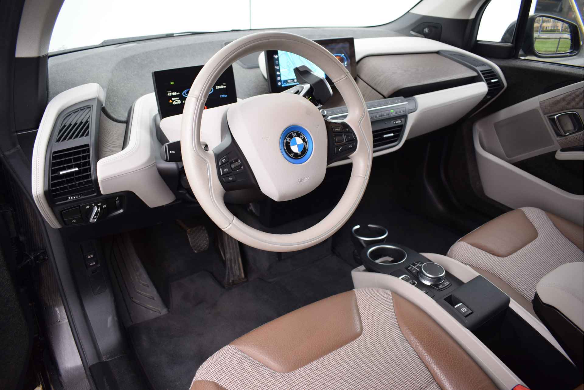 BMW i3 Executive / Achteruitrijcamera / Comfort Access / Navigatie Professional / Park Assistant / Stoelverwarming - 16/23