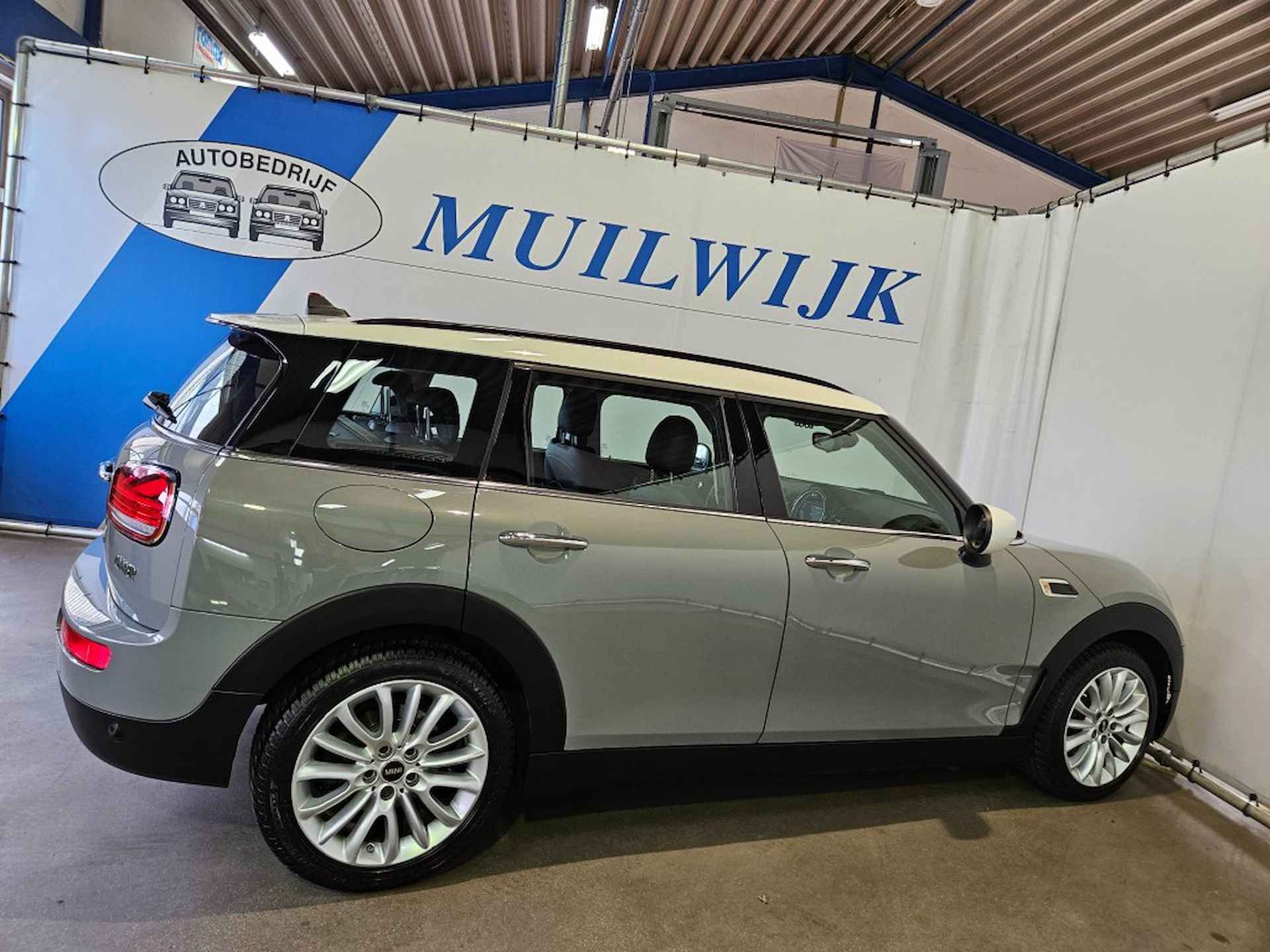 MINI Clubman 1.5 Cooper Business Edition / Full LED / Leder / NL Auto - 15/45