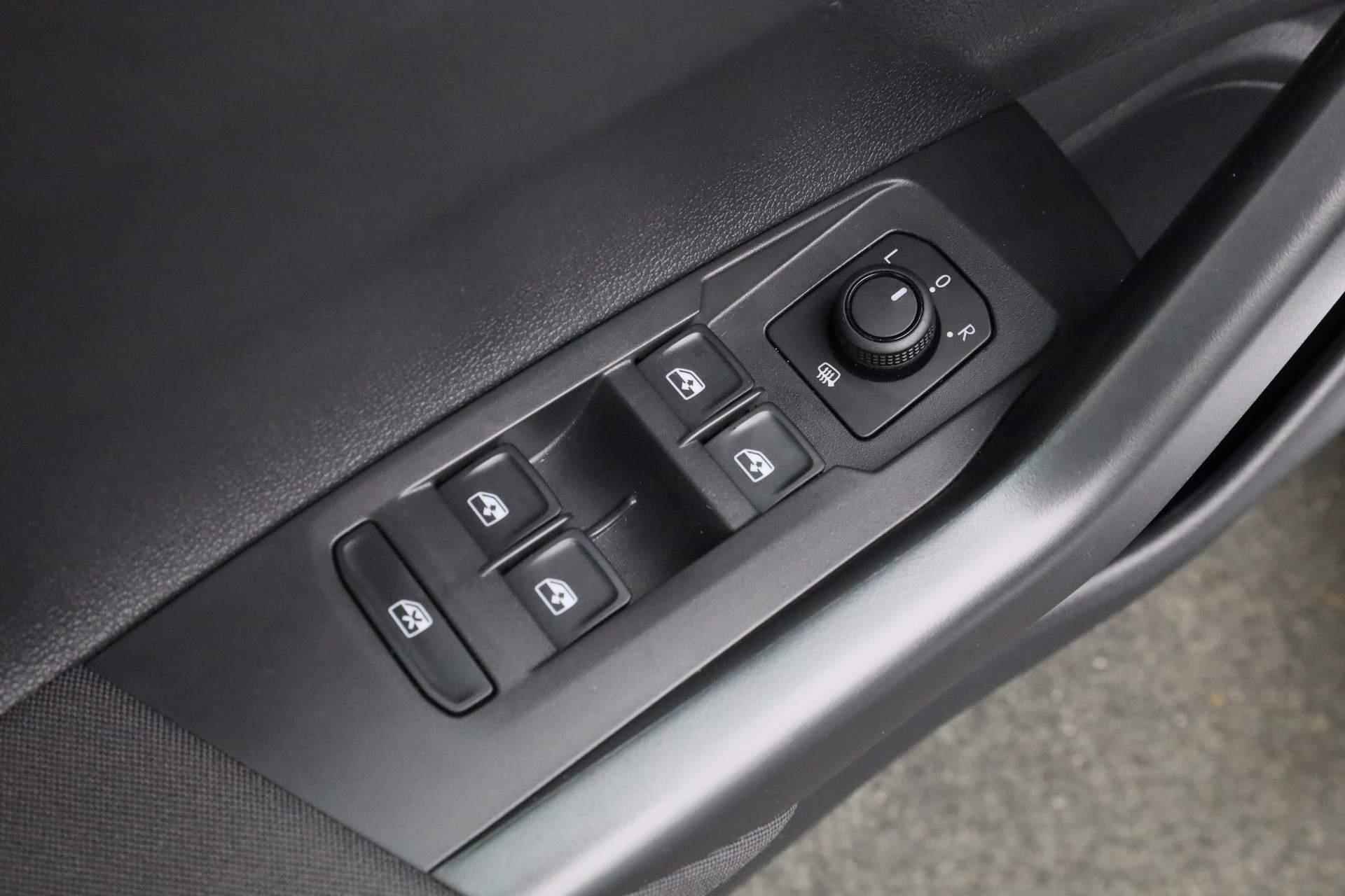 Volkswagen Taigo 1.0 TSI 95PK Life | Navi | Camera | Keyless | Stoelverwarming | ACC | Airco | 16 inch - 21/36