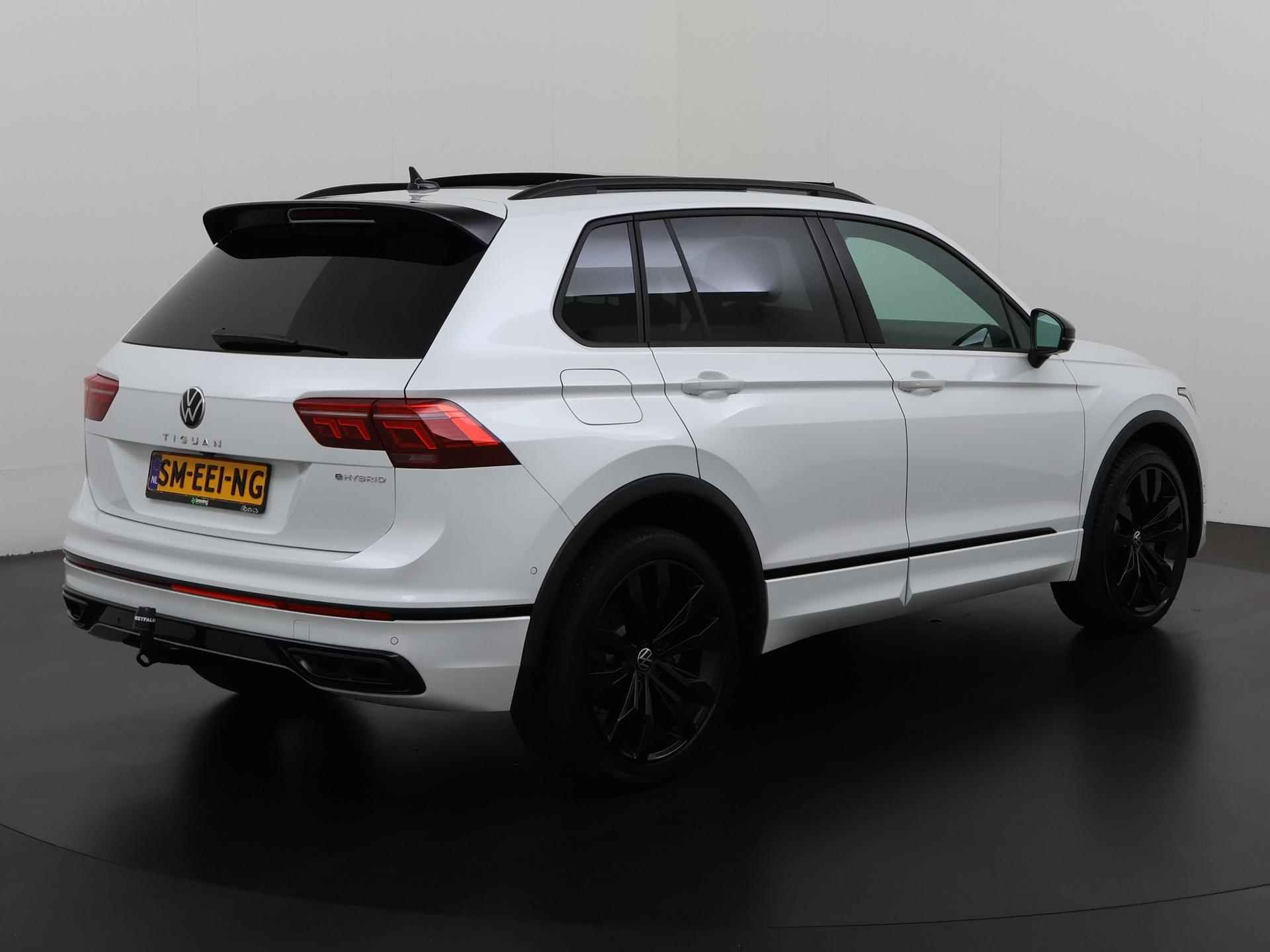 Volkswagen Tiguan 1.4 TSI eHybrid R-Line Black Style | Trekhaak | Leder | Panoramadak | Mem Stoel | Zondag Open! - 4/47