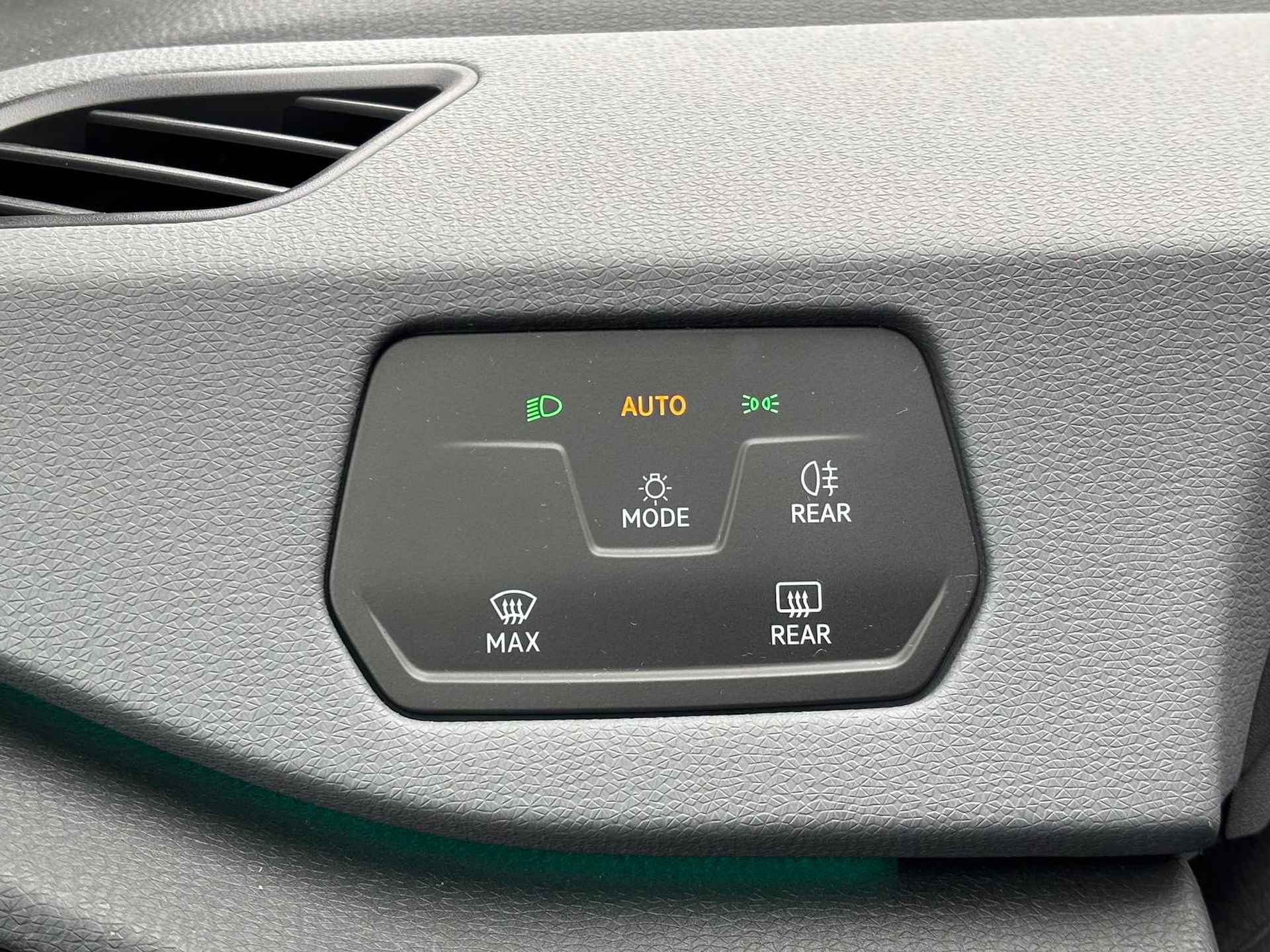 Volkswagen ID.3 Pure 45 kWh 18'' LMV / Digitale Cockpit / Stoel & Stuur Verwarming / LED P4 - 24/28