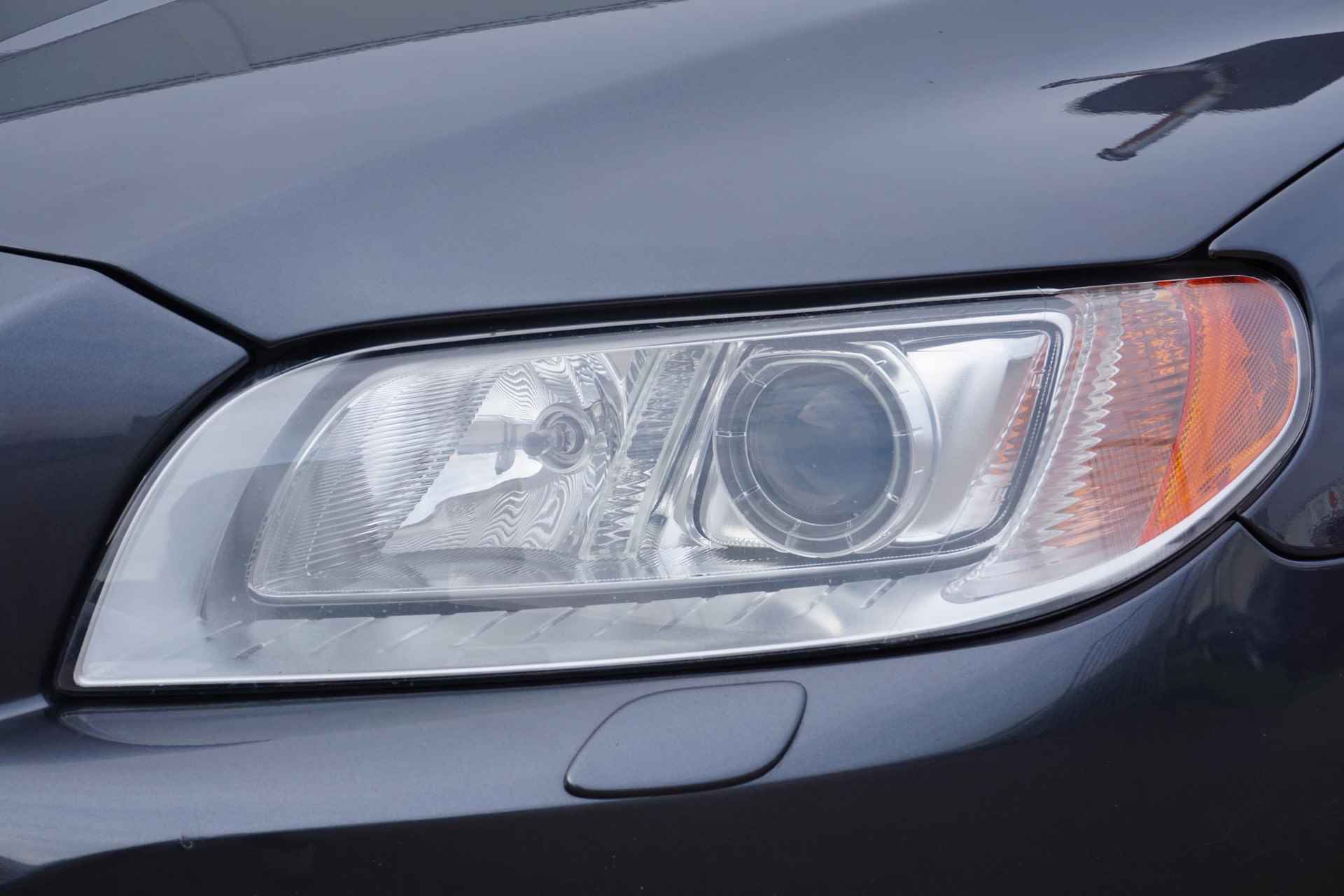 Volvo V70 2.0T R-Edition 200PK | Bi-Xenon koplampen | parkeersensoren | Spoiler | Leder | regensensor | Climate control | Bluetooth/AUX/USB/ | All season banden | - 8/23