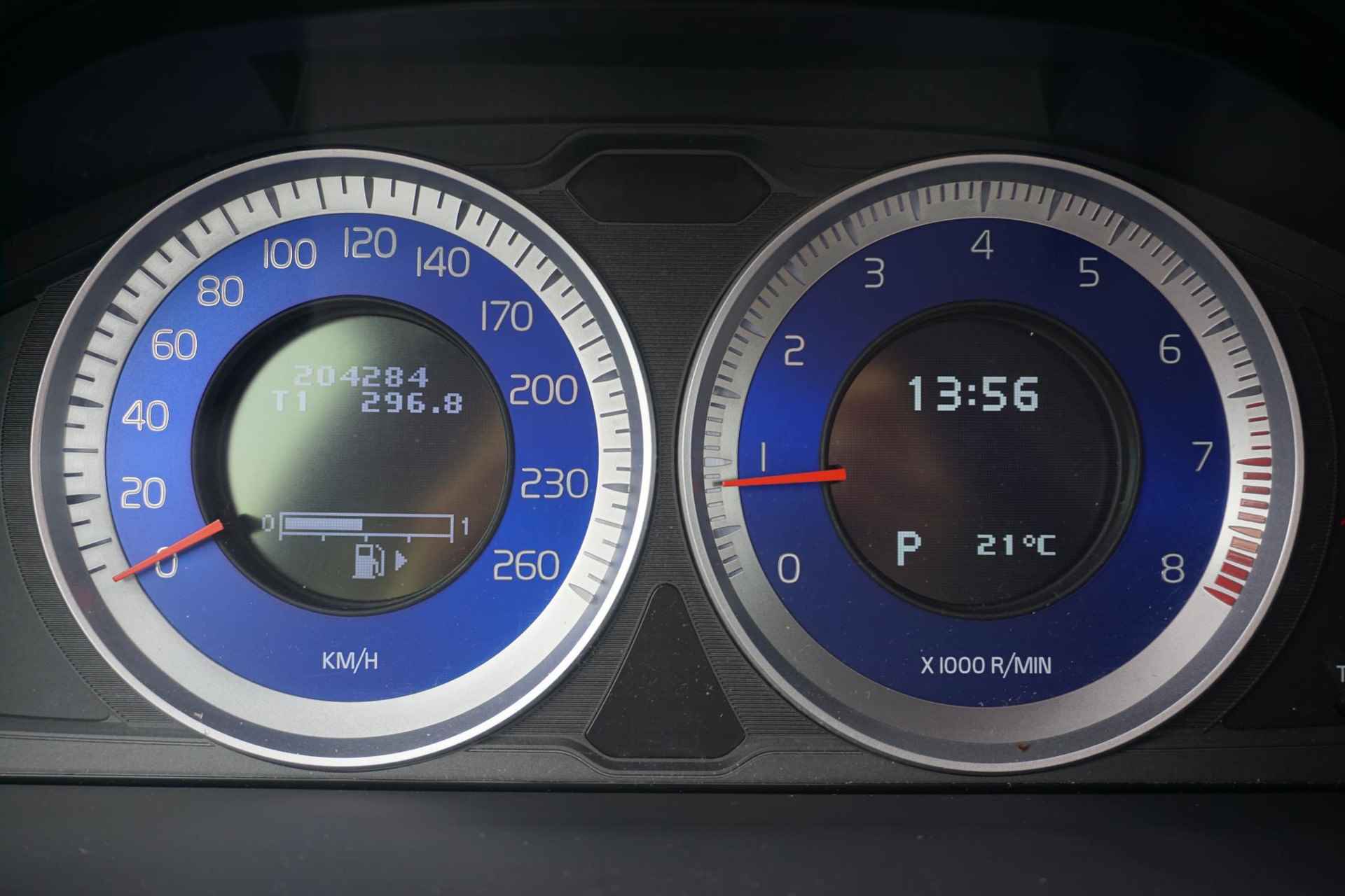 Volvo V70 2.0T R-Edition 200PK | Bi-Xenon koplampen | parkeersensoren | Spoiler | Leder | regensensor | Climate control | Bluetooth/AUX/USB/ | All season banden | - 16/23