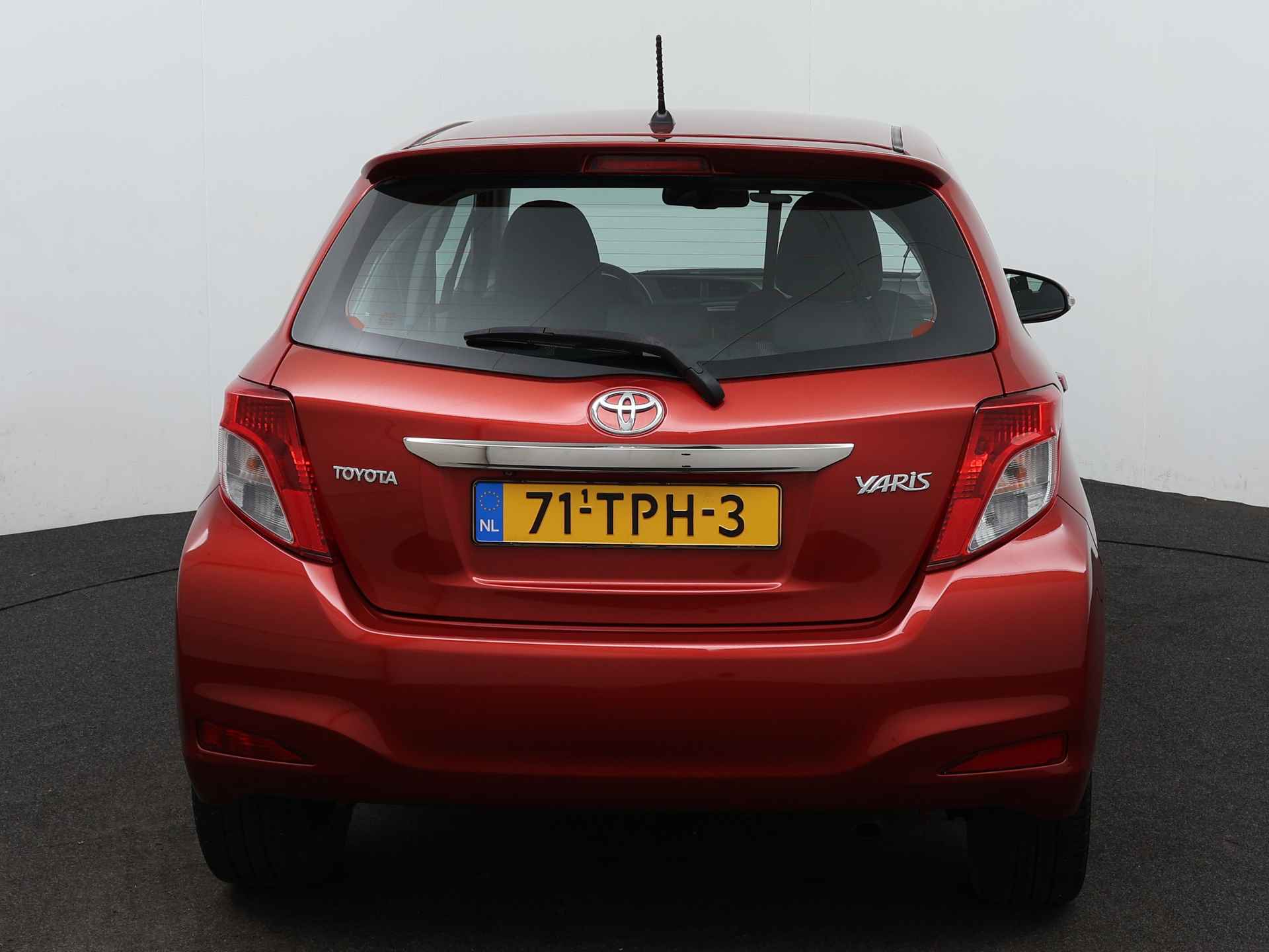 Toyota Yaris 1.3 VVT-i Dynamic | Navigatie | Lichtmetalen velgen | - 29/42