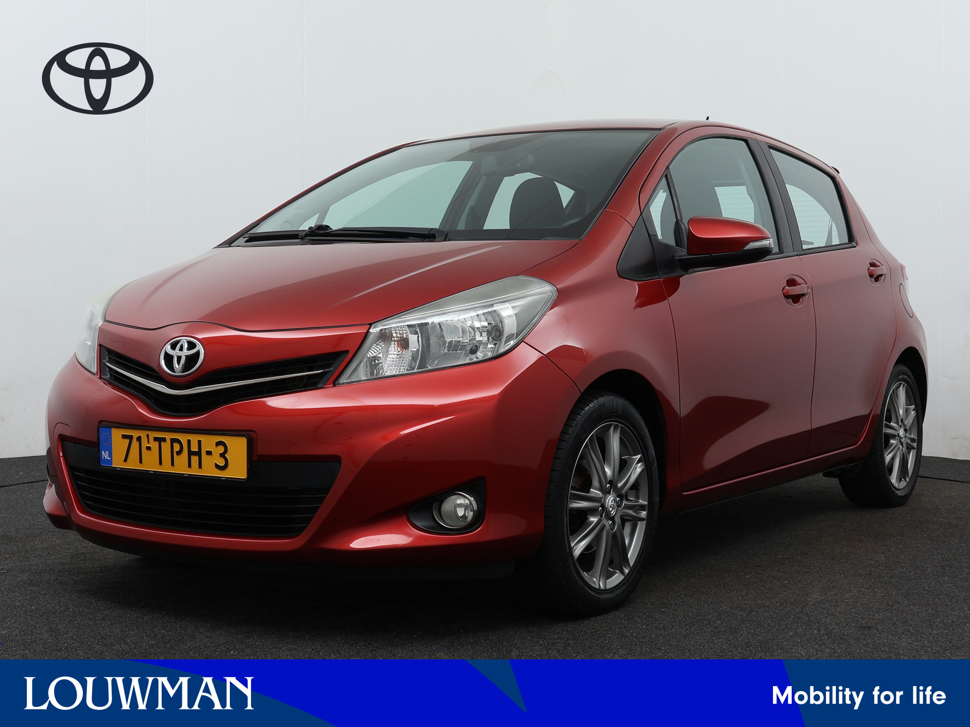 Toyota Yaris 1.3 VVT-i Dynamic | Navigatie | Lichtmetalen velgen |