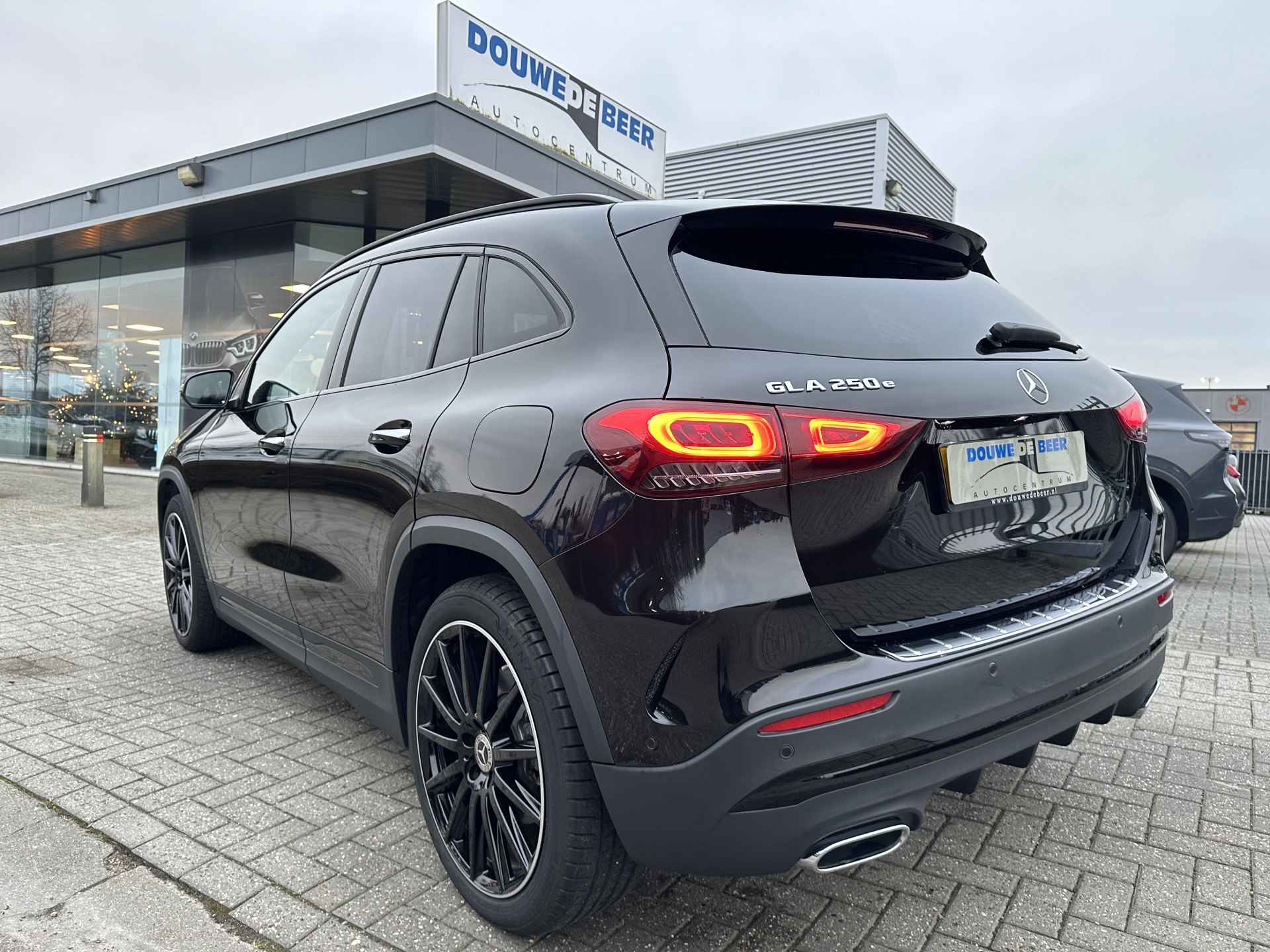 Mercedes-Benz GLA 250 e AMG Line Night Pano-Dak | Camera 360 | Dodehoek | Keyless - 2/32