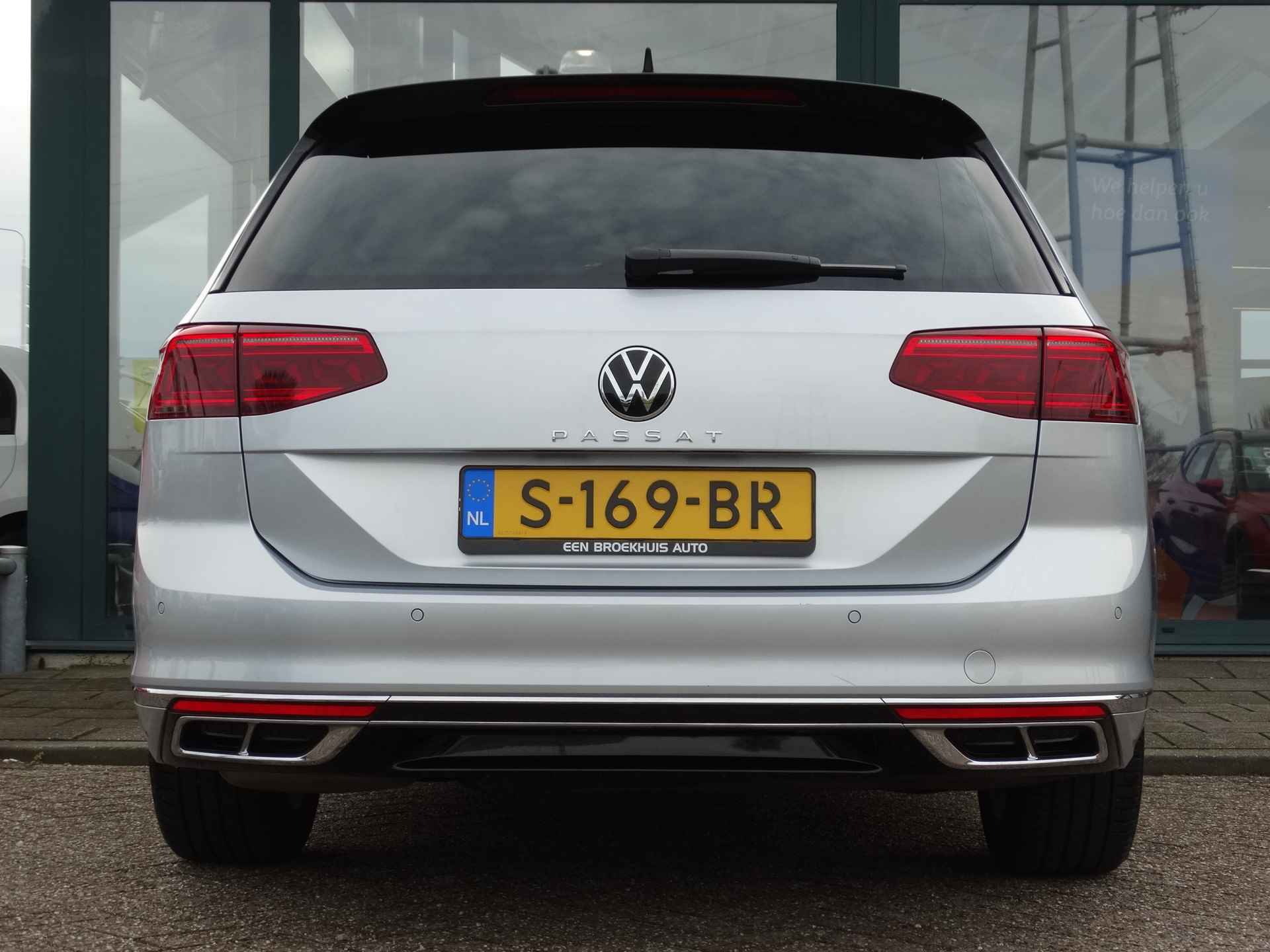 Volkswagen Passat Variant 1.5 TSI R-Line Business + | Panoramadak | Leder | Stoelverwarming | Camera | - 10/34