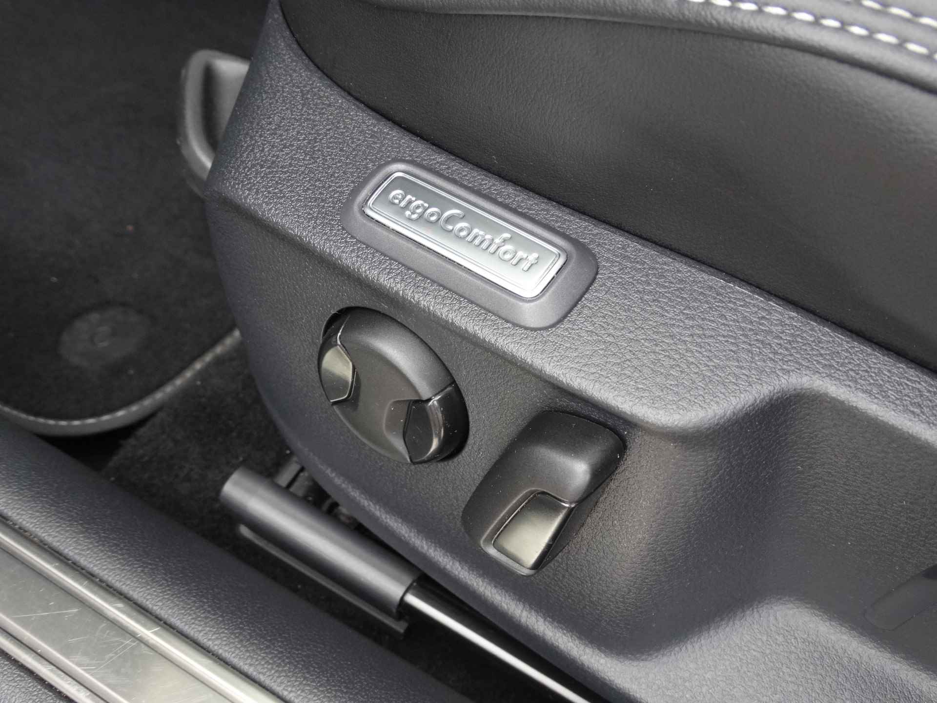 Volkswagen Passat Variant 1.5 TSI R-Line Business + | Panoramadak | Leder | Stoelverwarming | Camera | - 17/34