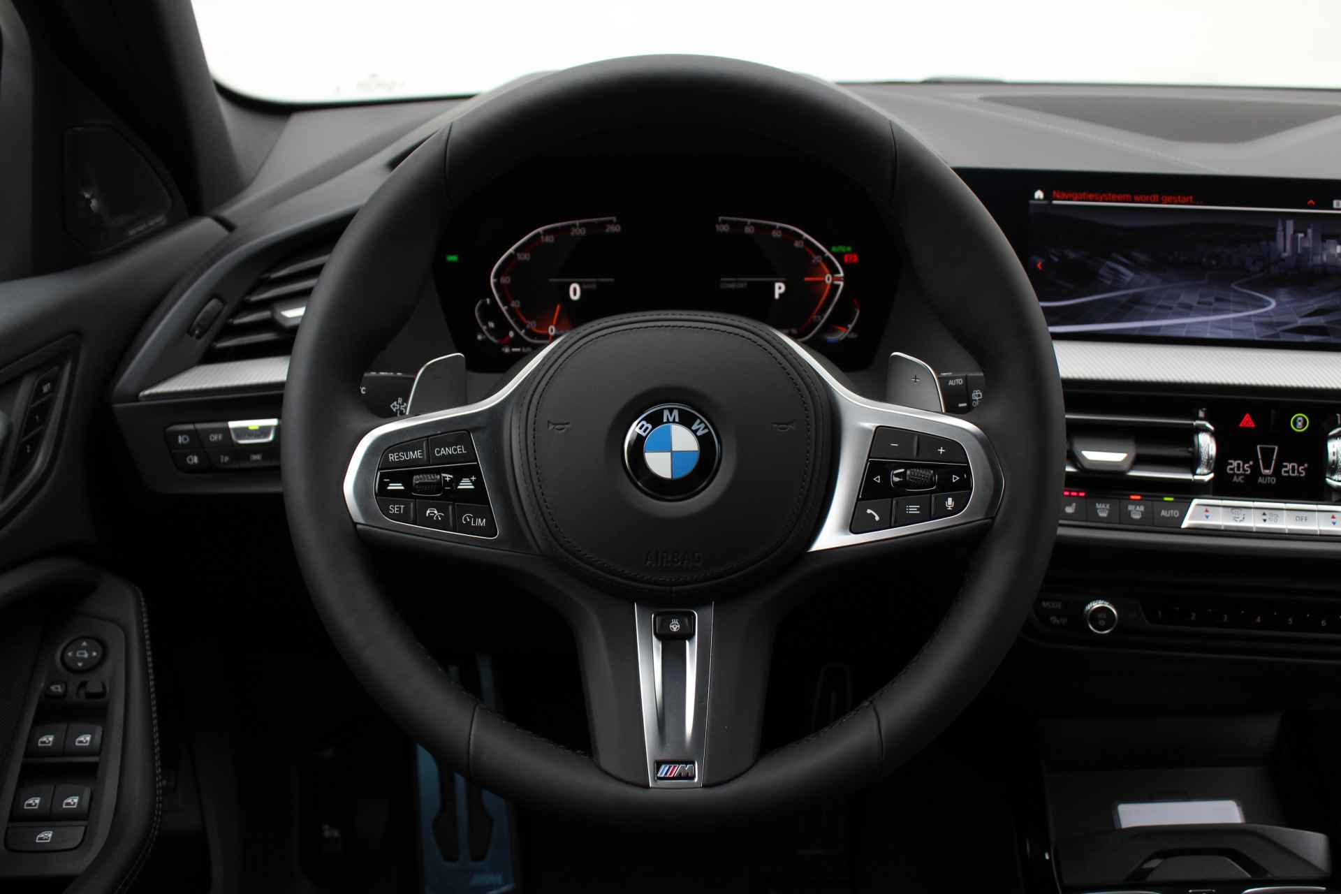 BMW 1-serie 120i High Executive M Sport Automaat / Panoramadak / Trekhaak / 	Adaptieve LED / Active Cruise Control / M Sportstoelen / M Sportonderstel / Comfort Access - 17/35