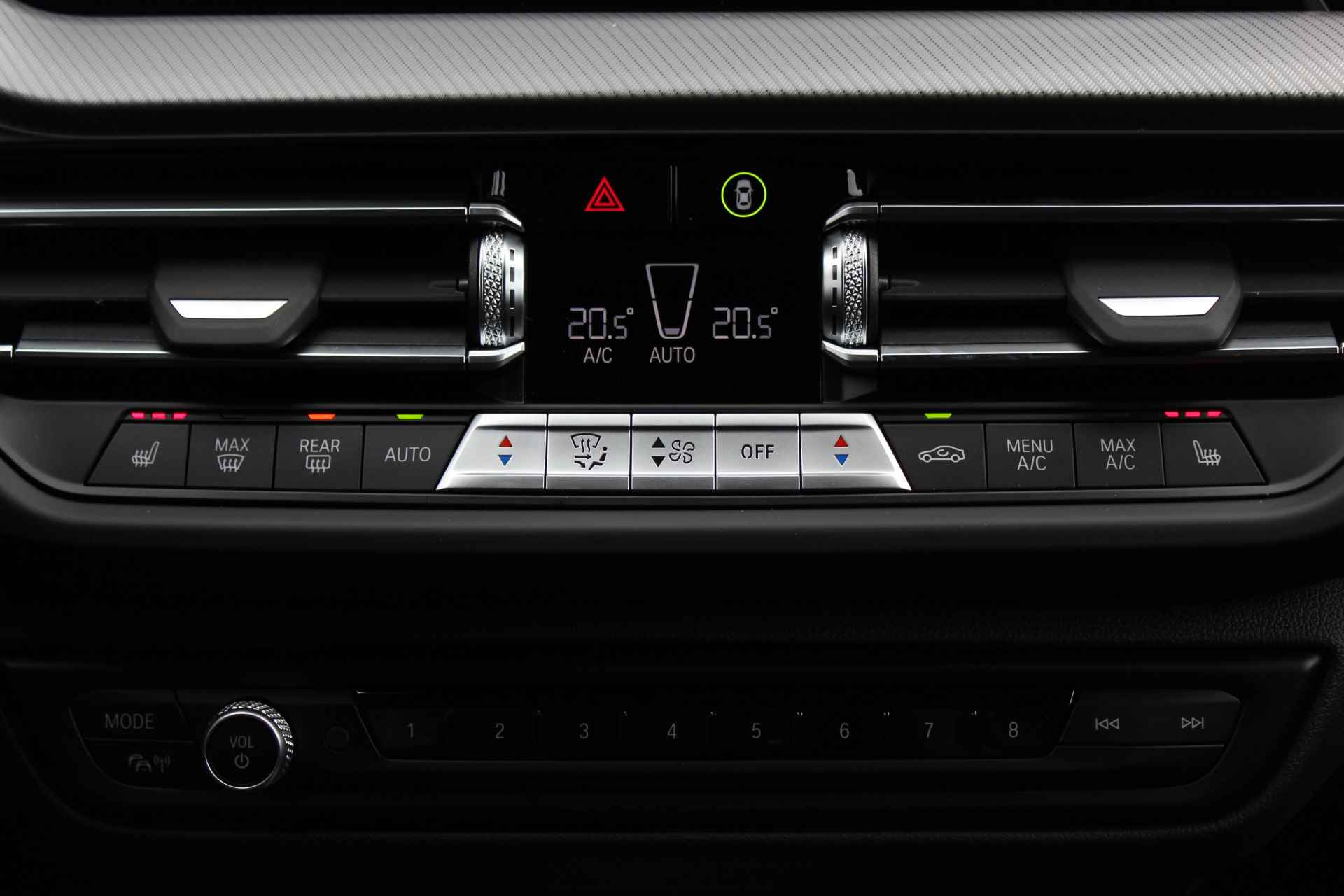 BMW 1-serie 120i High Executive M Sport Automaat / Panoramadak / Trekhaak / 	Adaptieve LED / Active Cruise Control / M Sportstoelen / M Sportonderstel / Comfort Access - 24/35