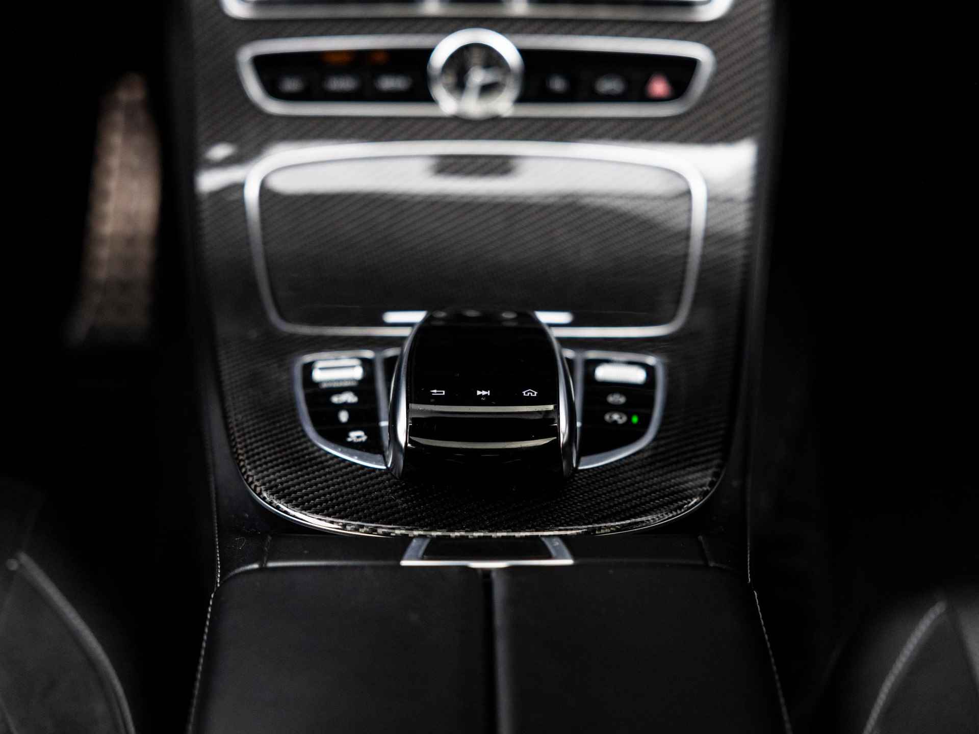 Mercedes-Benz CLS-klasse AMG 53 4MATIC+ Premium Plus | NIGHT PAKKET | BURMESTER | SCHUIF-KANTELDAK | 20 INCH | CARBON INTERIEURLIJSTEN | RIJ-ASSISTENTIE PAKKET | LUCHTVERING | VOLLEDIG MERCEDES ONDERHOUDEN | PANAMERICANA GRILL | STOELVENTILATIE | - 14/51