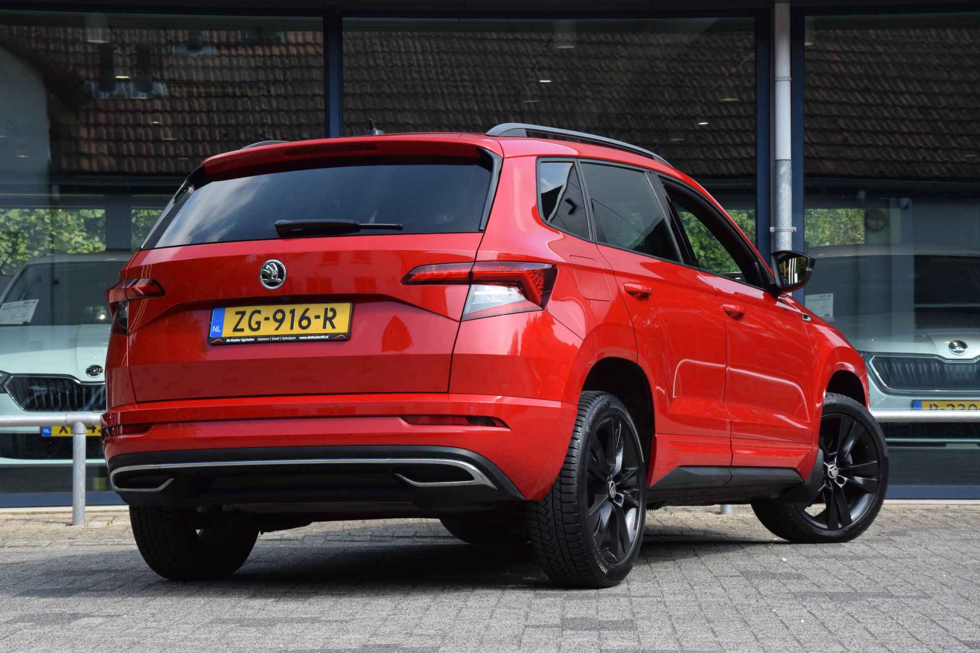 Škoda Karoq 1.5 TSI ACT Sportline Business DSG Automaat | Org. NL | BOVAG Garantie | Navigatie | Virtual Cockpit | Achteruitrijcamera | 18'' Velgen | Full LED | Carplay | DAB | Keyless Entry&GO | - 2/40