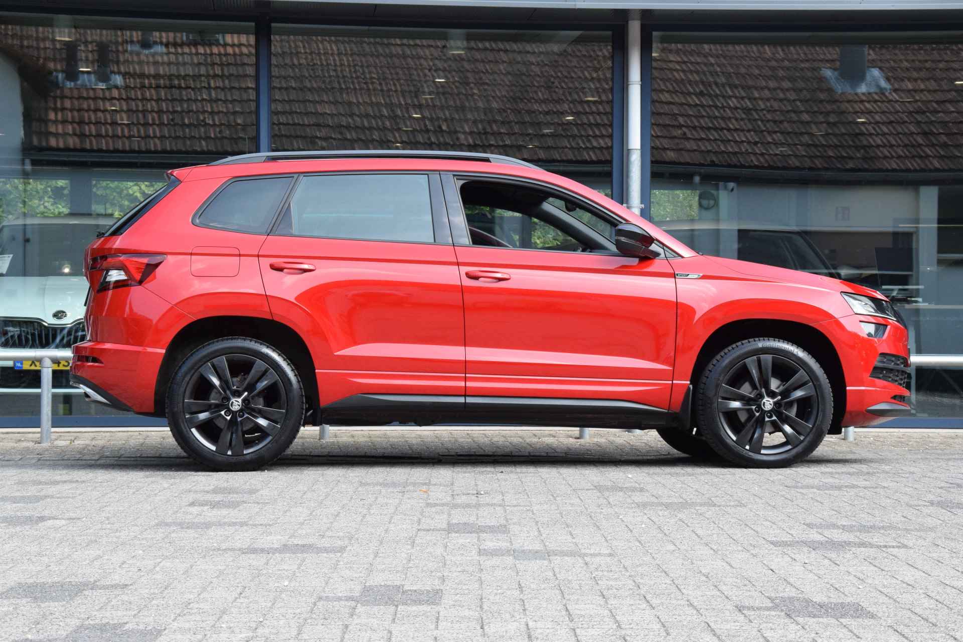 Škoda Karoq 1.5 TSI ACT Sportline Business DSG Automaat | Org. NL | BOVAG Garantie | Navigatie | Virtual Cockpit | Achteruitrijcamera | 18'' Velgen | Full LED | Carplay | DAB | Keyless Entry&GO | - 5/40